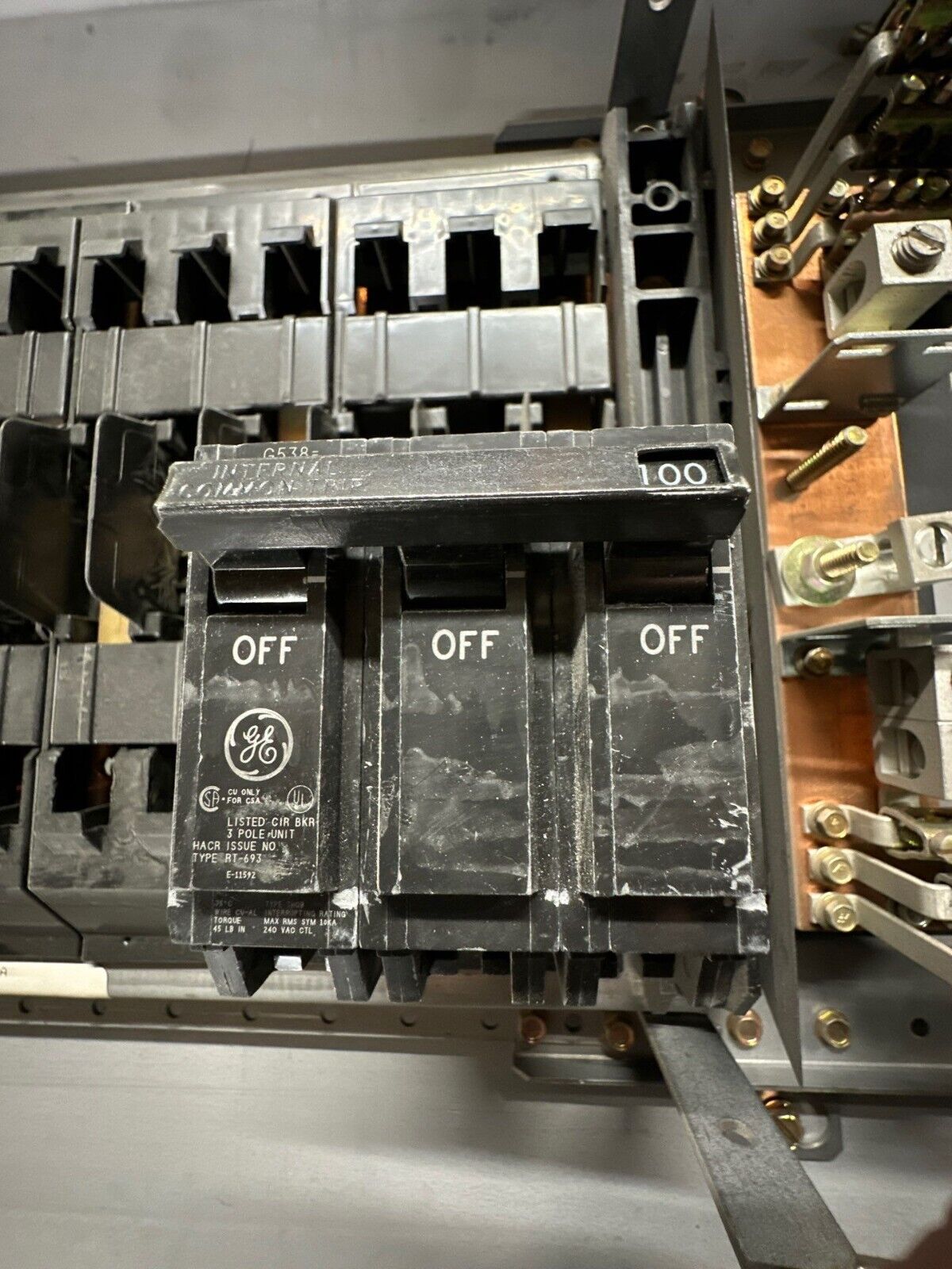 GE AQF3421ABX Panelboard 125A 208Y/120V 3PH 4W 42 Circuit MCB Main THQB32100 P038 P035 Used