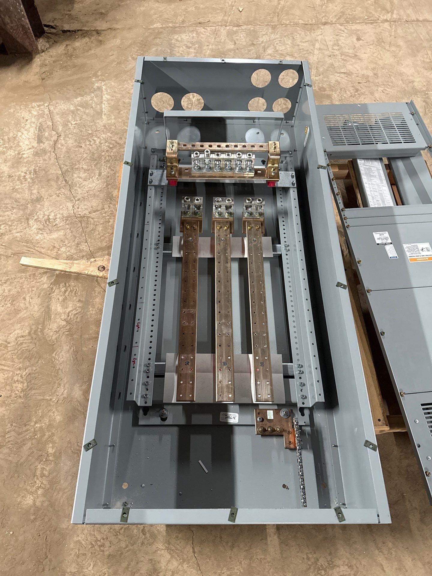 Eaton PRL4 Panelboard 600A 480/277V 3PH 4W MLO Panel 600 Amp 24 Space BX2457P Used