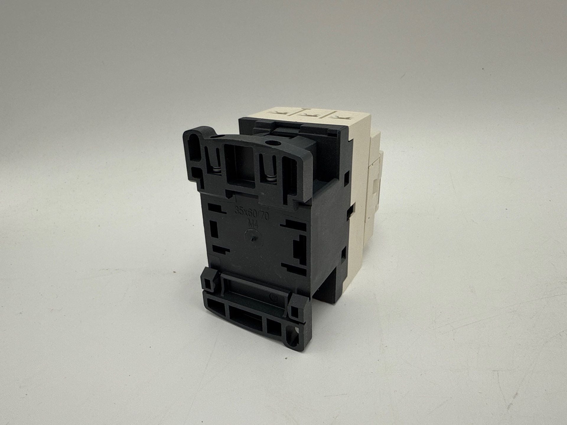 Telemecanique CAD32G7 Control Relay Auxiliary Contactor Coil 120V 50/60Hz New