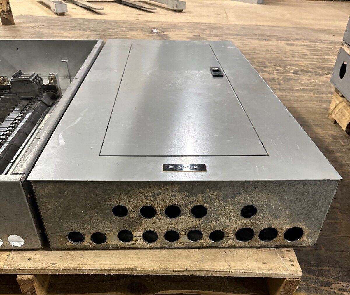 GE AQF3421ABX Panelboard 125A 208Y/120V 3PH 4W 42 CIR MCB MAIN THQB32100 NEMA 1 P027 Used