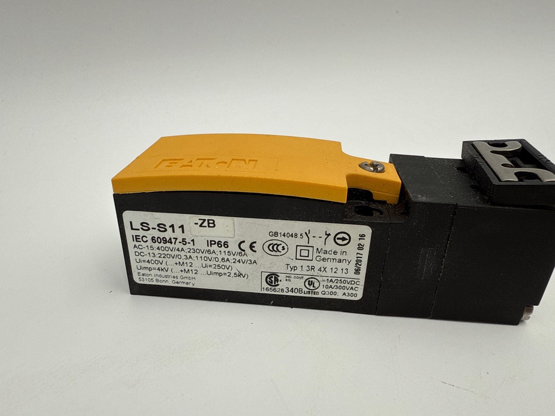 Eaton LS-S11-ZB Safety Interlock Switch 10A 415VAC 220VDC New