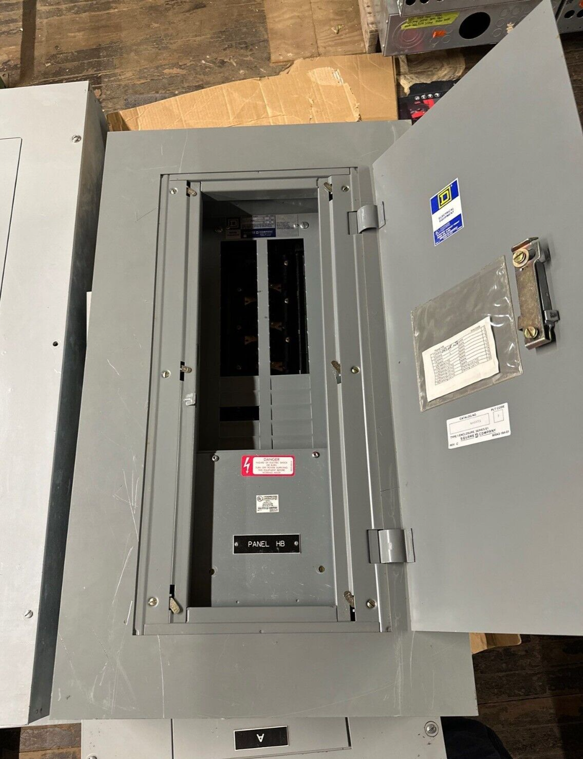 Square D NEHB Panelboard 100A 277/480V 3PH 4W Indoor Encl 30 Cir MLO Main Lug P001 Used