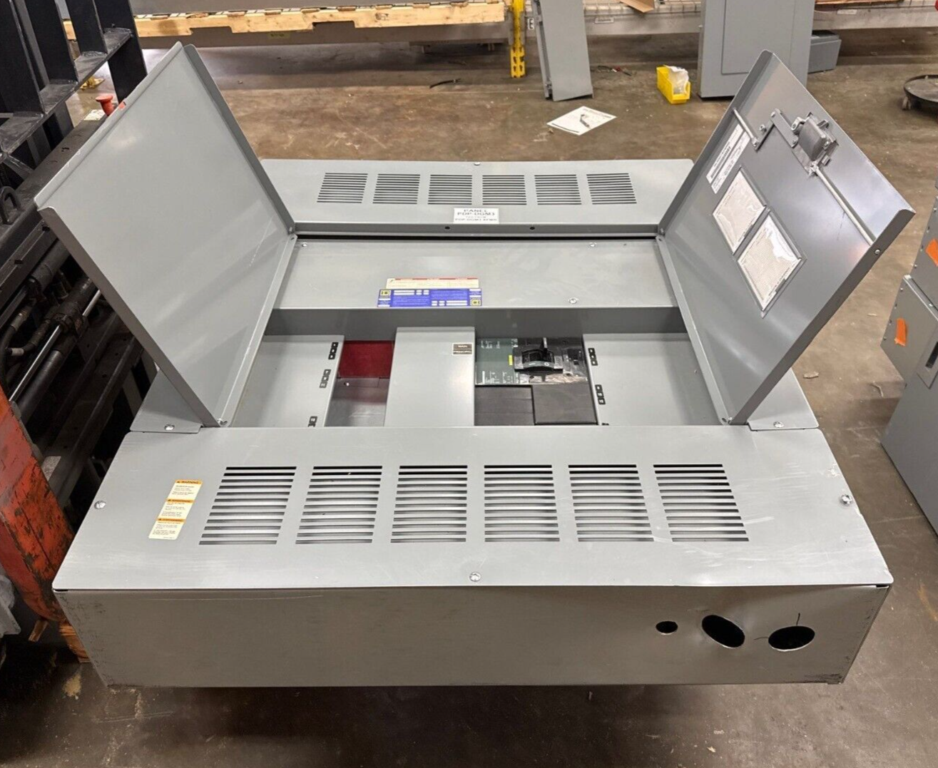 Square D I-Line Panelboard 300A 208/120V 3PH 4W 18 Cir Indoor Encl MCB LA36300 P439 Used