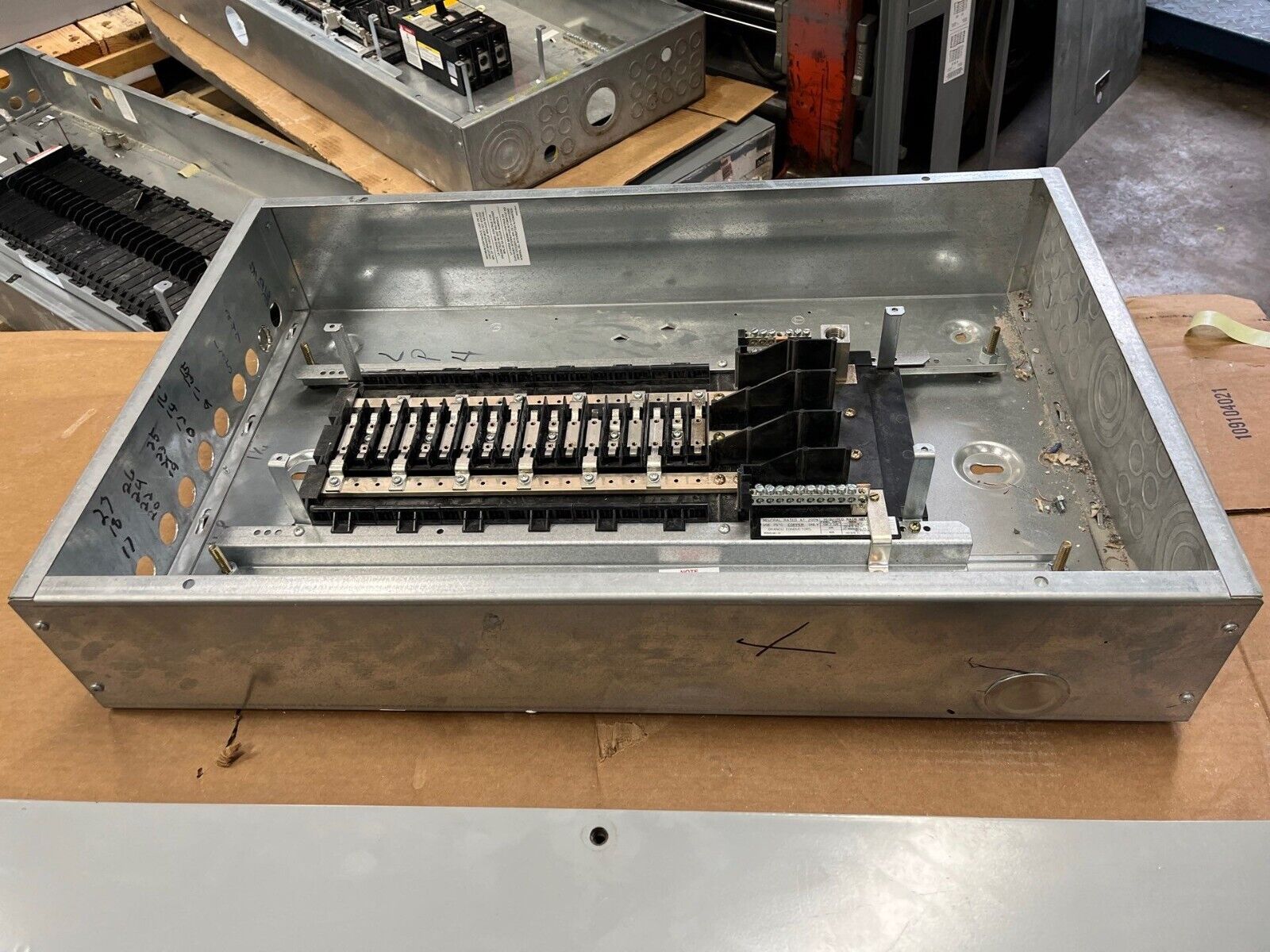 Square D NQOD430M100CUNL Panelboard 100A 208/120V 3PH 4W Indoor Encl MCB 30 Cir P569 Used