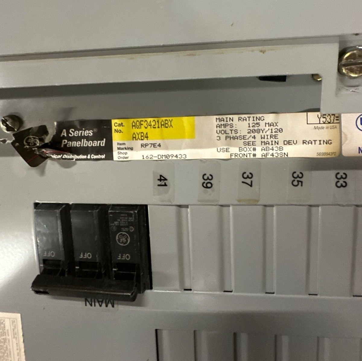 GE AQF3421ABX Panelboard 125A 208Y/120V 3PH 42 CIR Indoor Main THQB32100 MCB P028 Used