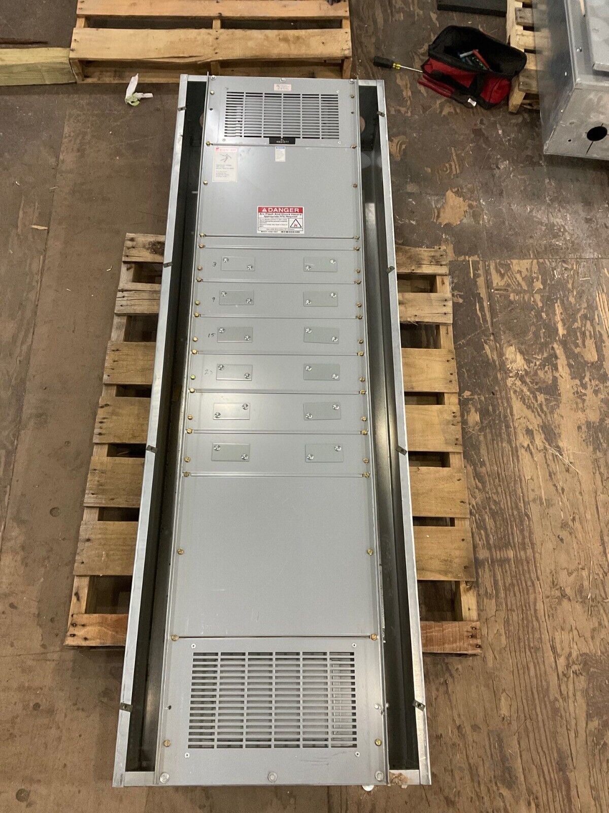 Cutler Hammer PRL4B Panelboard 800A 480/277V 3PH 4W MLO Indoor BX2473 800 Amp P667 Used