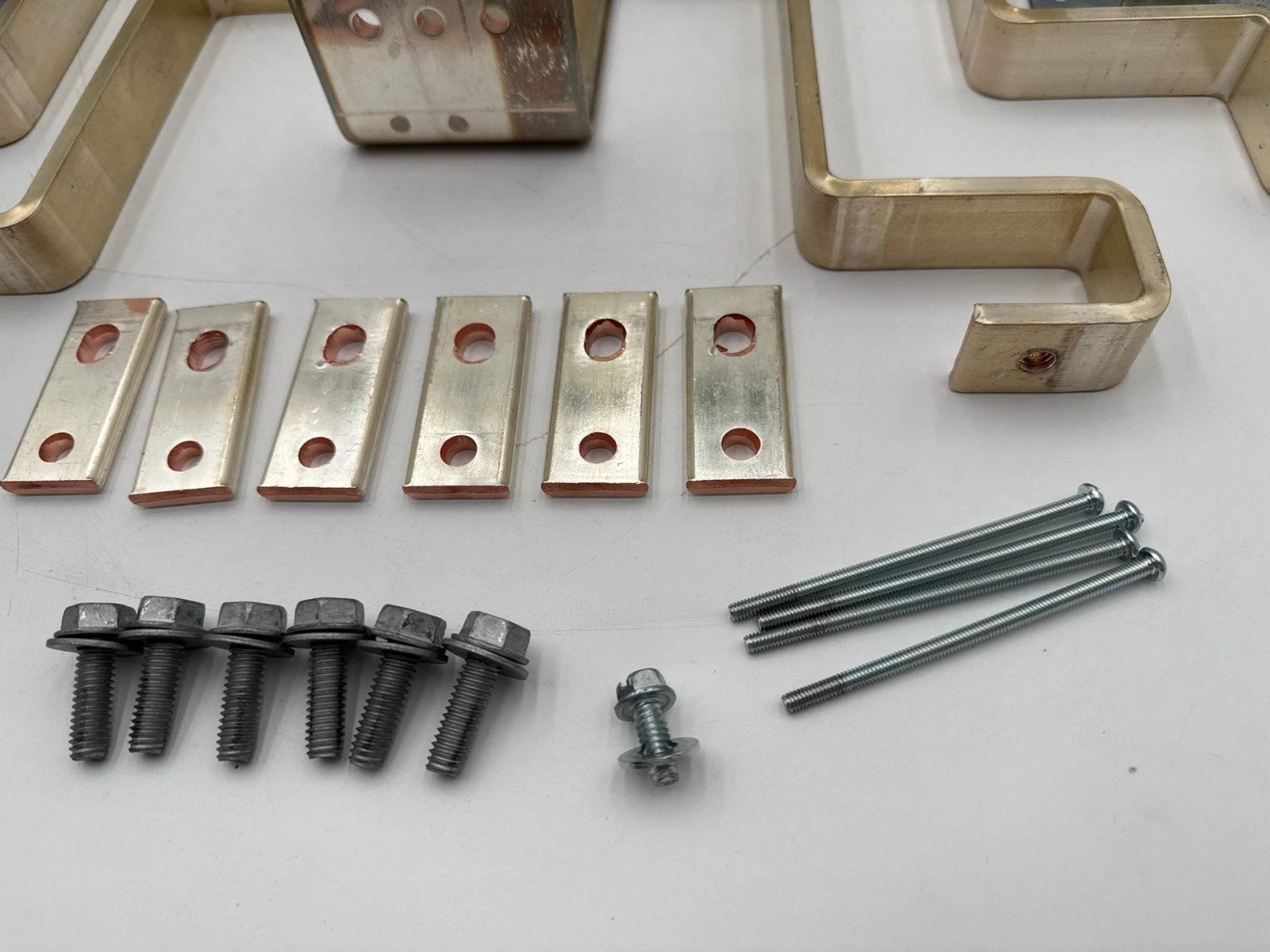 Siemens S3VA52TD Strap Kit For Use With 3VA52 3VA61 3VA62 Breakers P5 Panelboard Used