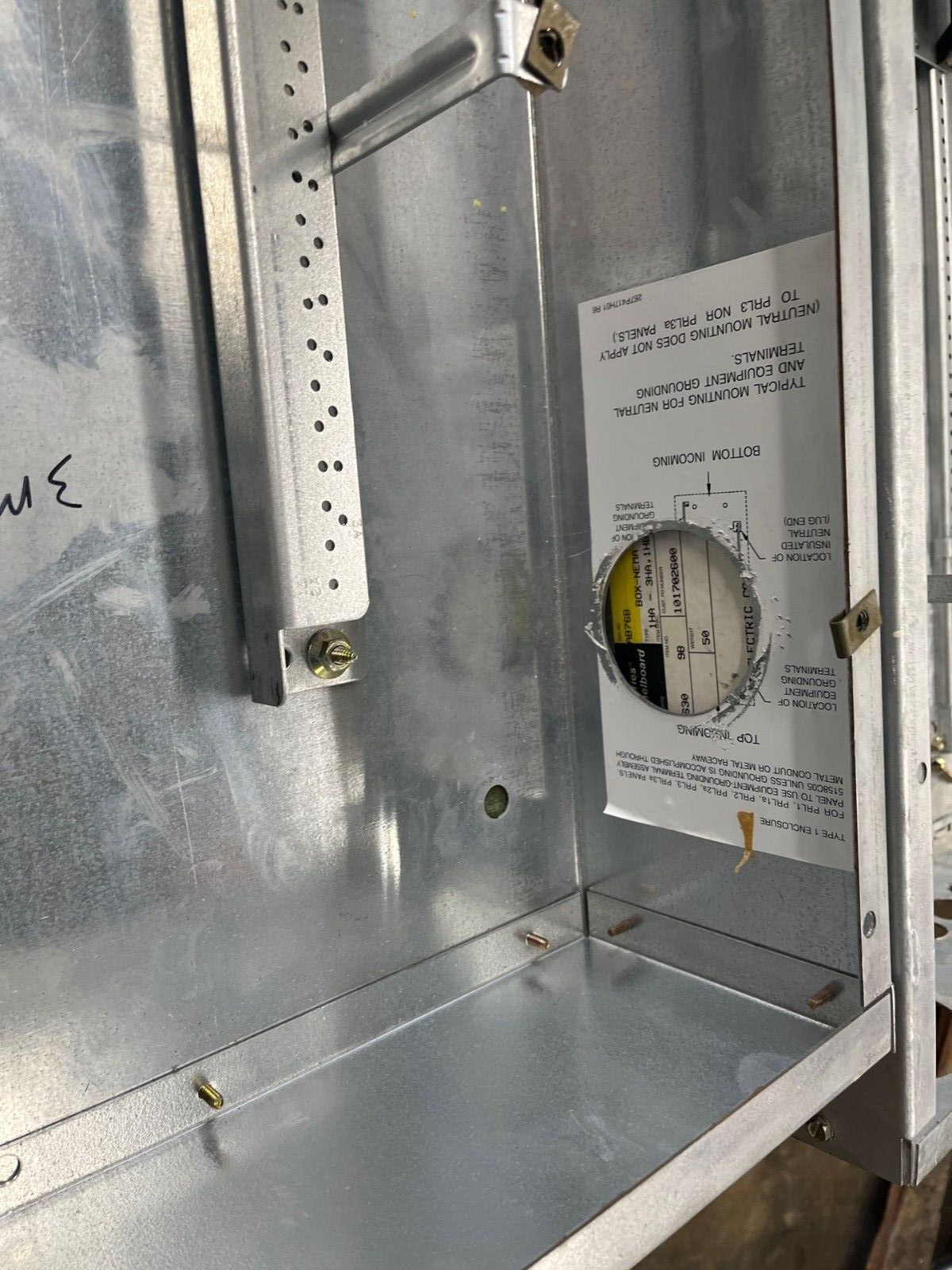 Cutler Hammer PRL2A Panelboard 400A 277/480V 3PH 4W Indoor Encl MLO 42 Circuit P587 Used