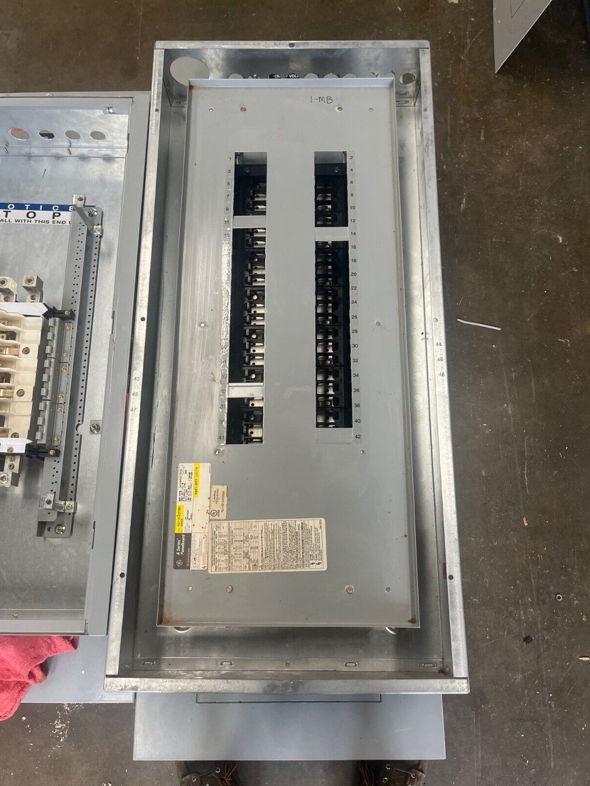 GE AEF3422MBX Panelboard 225A 480/277V 3PH 4W 42 Circuit Indoor Encl AB43B MLO P602 Used