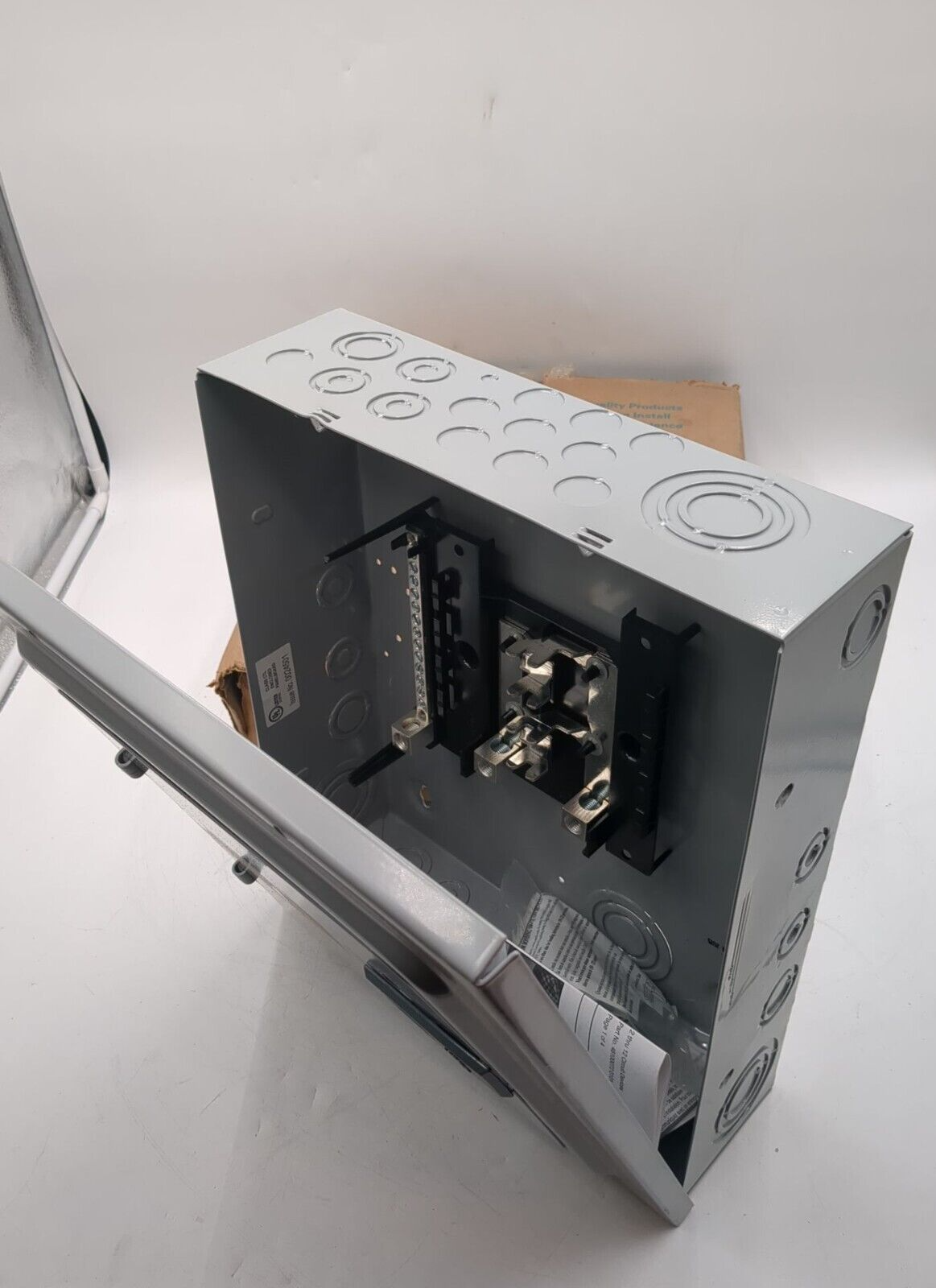 Siemens E0816ML1125S Load Center 125A 120/240V 1PH 3W 16Cir 8 Space Main Lug MLO New