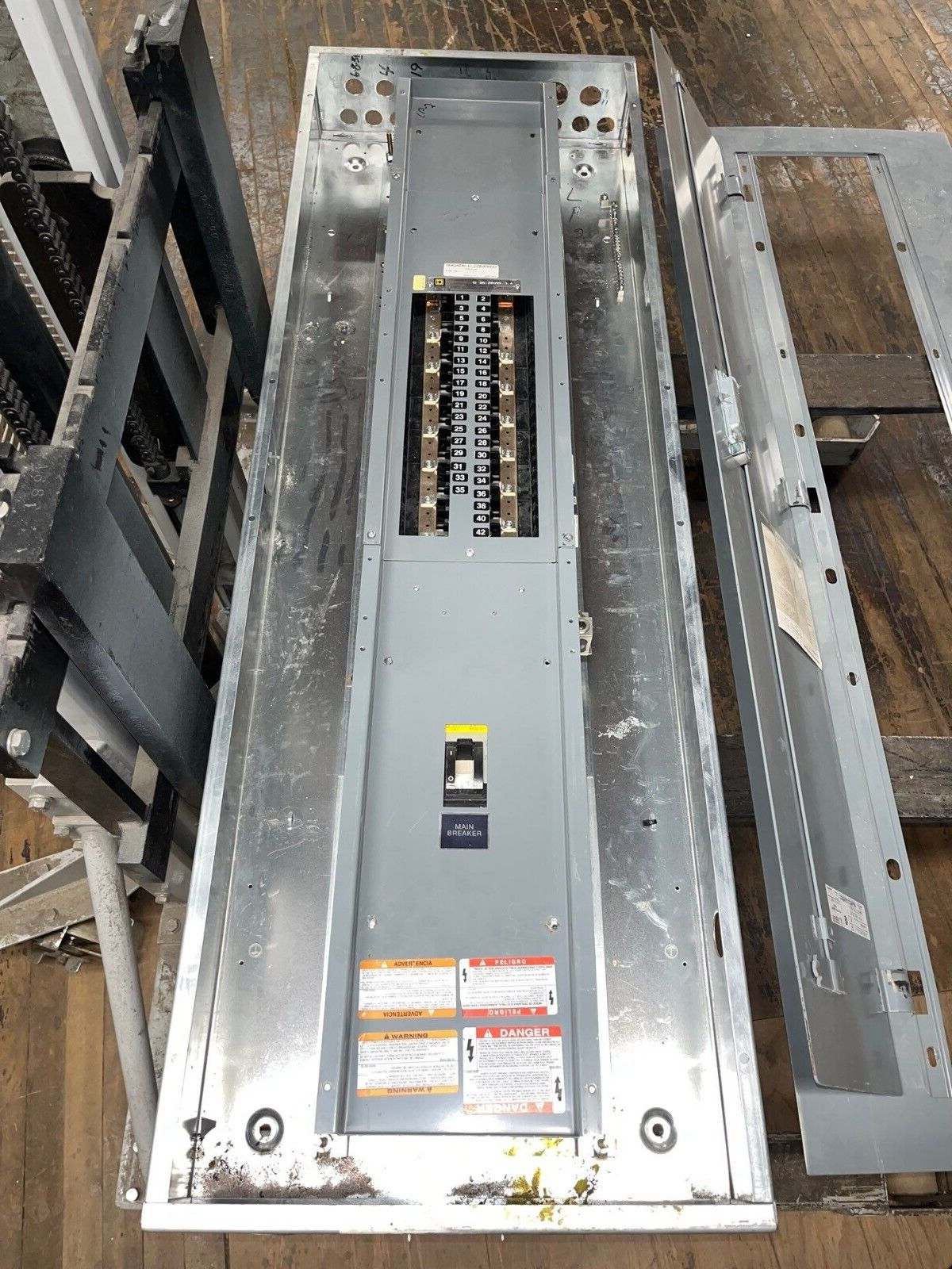 Square D NQOD Panelboard 225A 208/120V 3PH 4W Indoor Encl MCB 42 Cir KCL34225 P565 Used