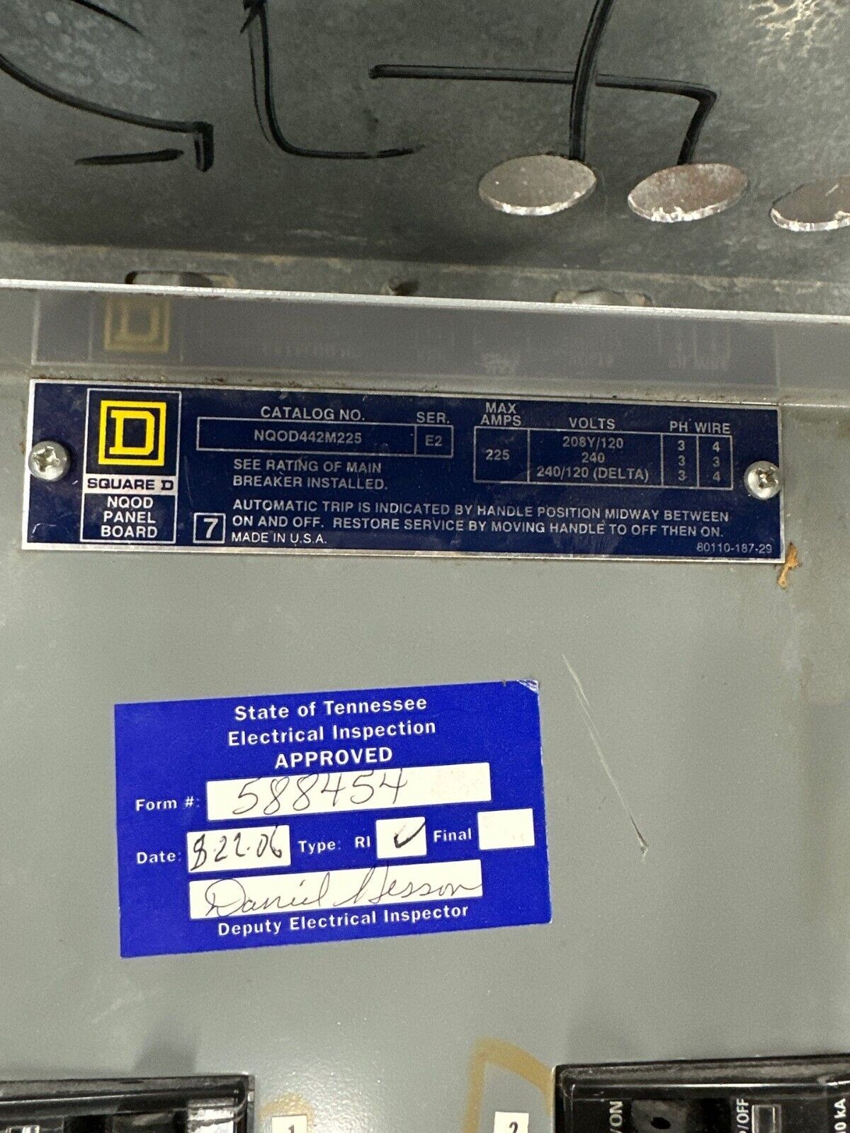 Square D NQOD442M225 Panelboard 225A 208/120V 3PH 4W MCB Indoor Encl 42 Circuit P374 Used