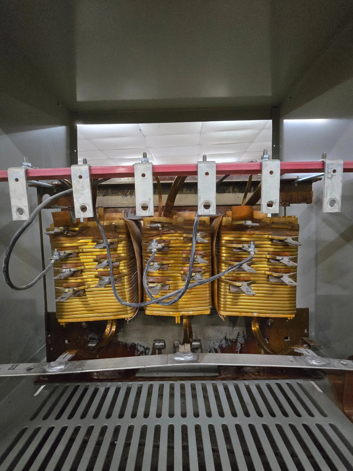 75KVA GE 9T23B3874 Transformer Pri 480V Sec 208/120V 3PH Indoor Encl Type QL Used