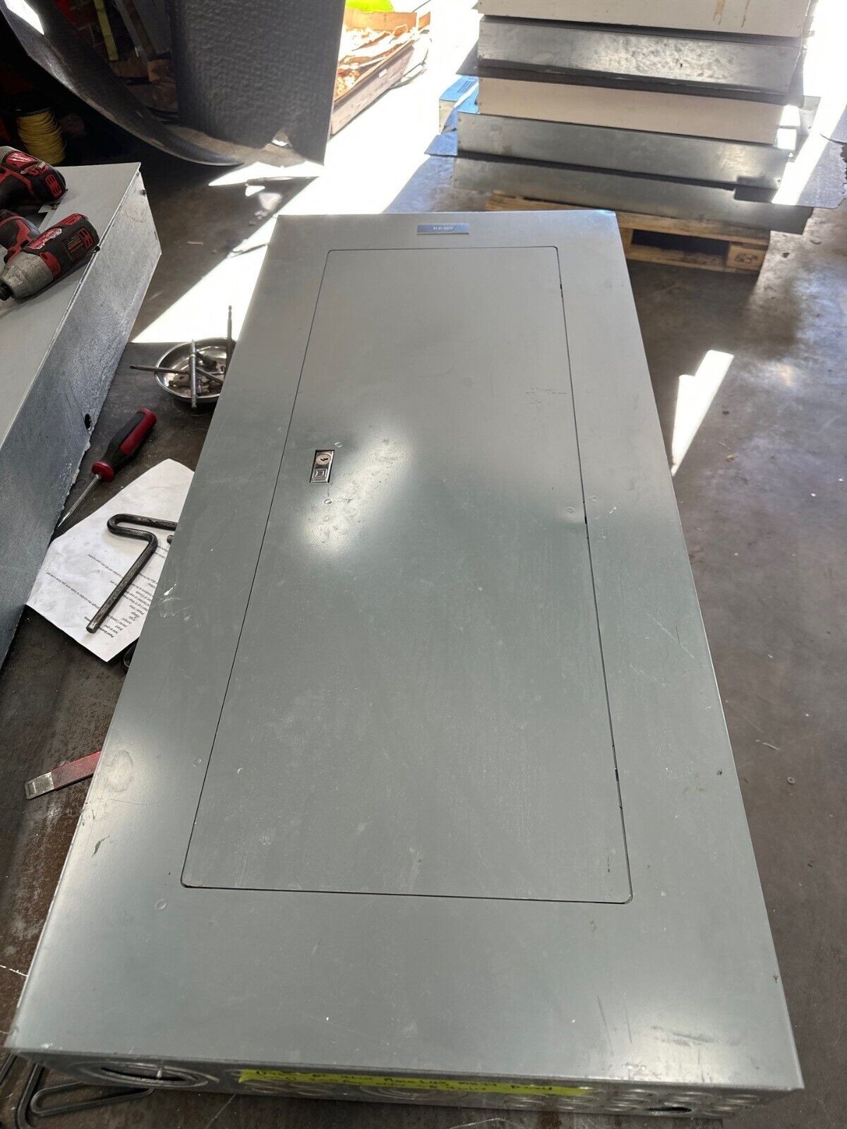 Square D NF MLO Panelboard 250A 600V 3PH 4W 42 Cir Main Lug Panel Indoor Encl P384 Used