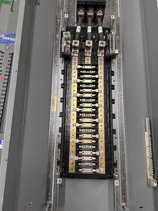 Square D NQOD442L225CU Panelboard 225A 240V 3PH 4W 42 Cir 3R Outdoor Encl MCB P635 Used