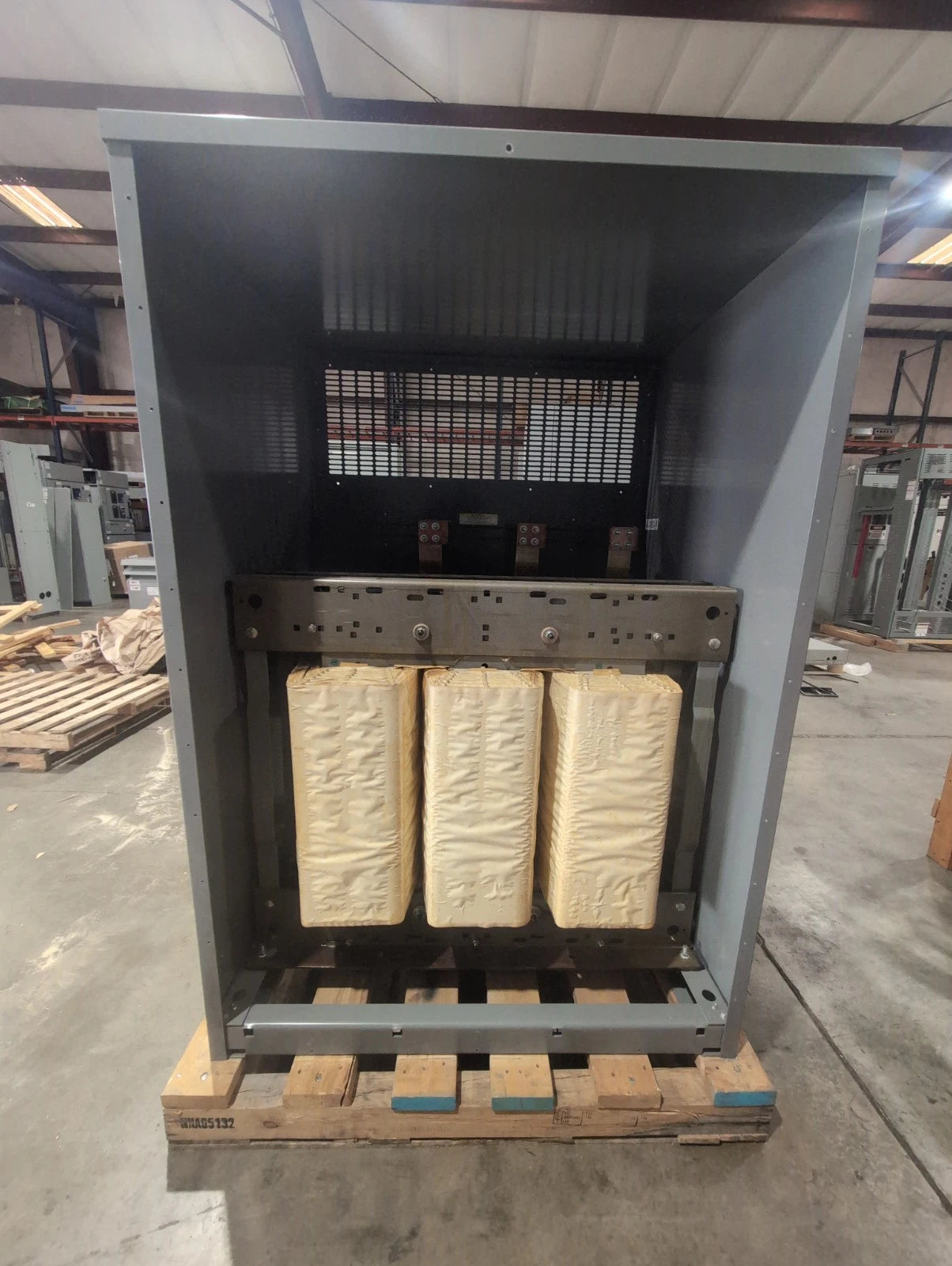 500 kVA Square D EX500T76HFCU Transformer Pri 480V Sec 480/277V 3PH 60Hz New New