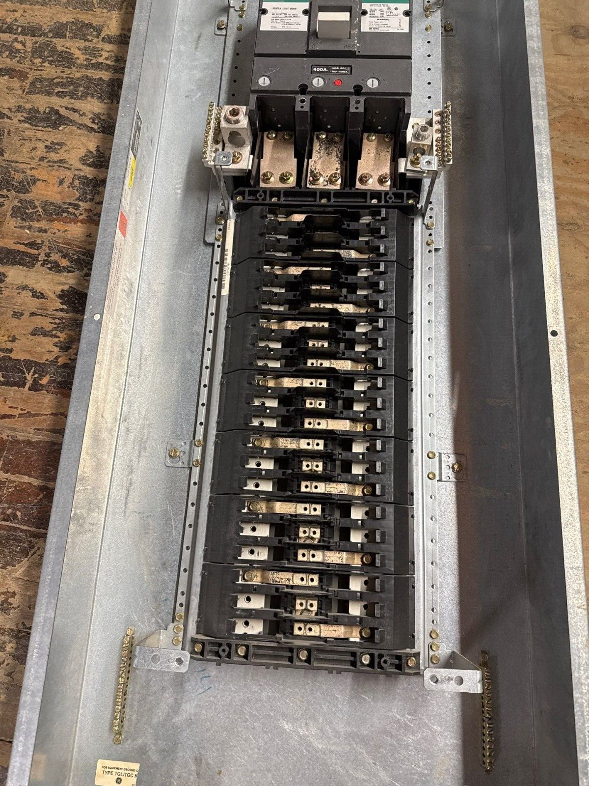 GE AEF3424BT Panelboard 400A 480/277V 3PH 4W Indoor Encl 42 Cir MCB TJJ436400 P020 Used