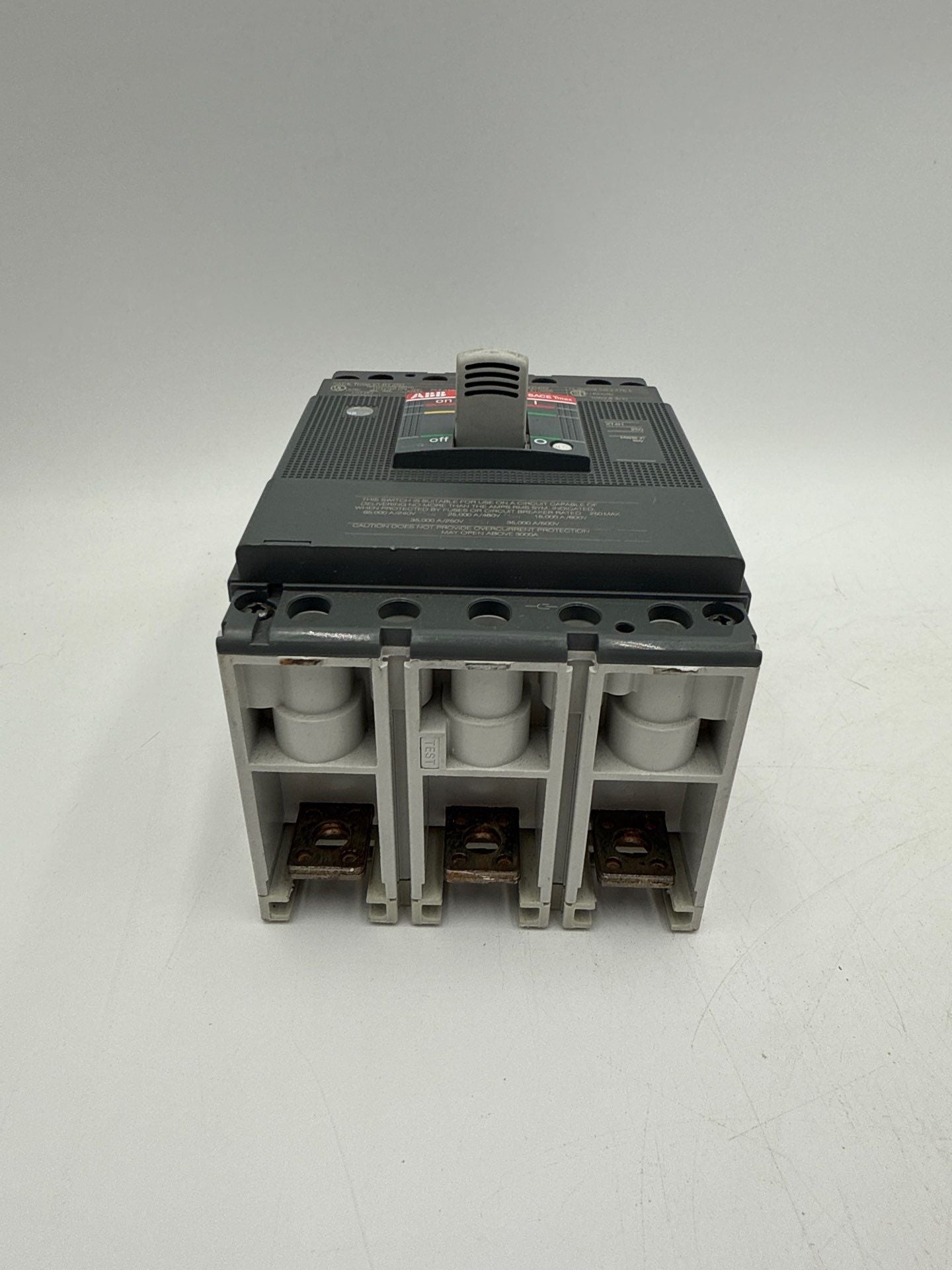 ABB XT4HU3250DFF000XXX Circuit Breaker 250A 3P 600V SACE Tmax XT4H 250 Amp Used