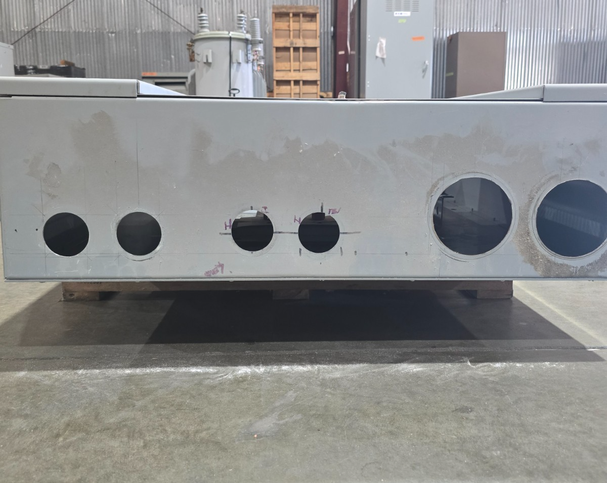 Eaton PRL4 Panelboard 800A 480V 3PH 3W MCB Panel 800 Amp HMDL3800 Indoor BX3673 Used