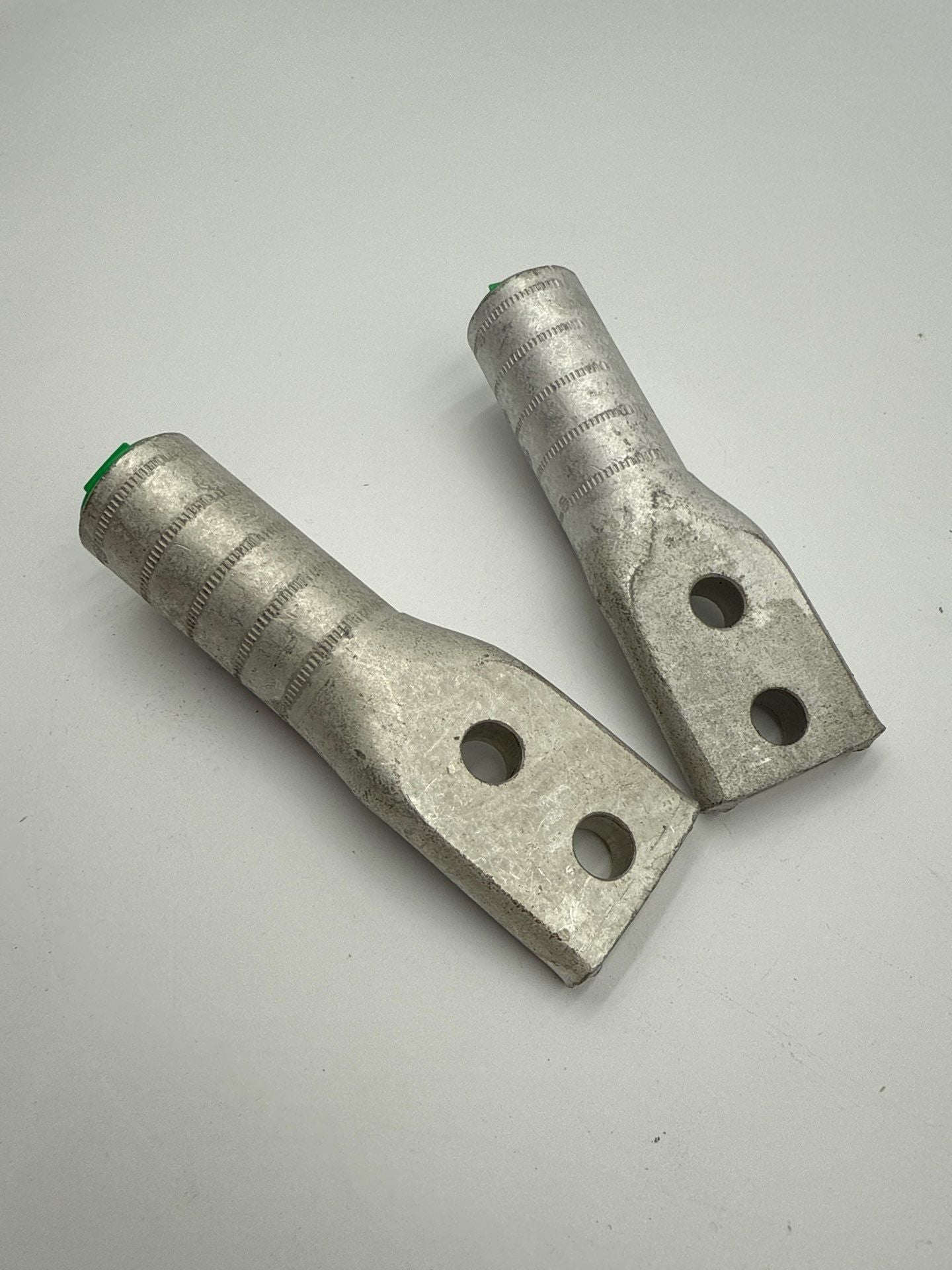 Burndy YA32A5 Compression Terminal Lug AL9CU Die 472 400MCM 2 Hole 400KCMIL New