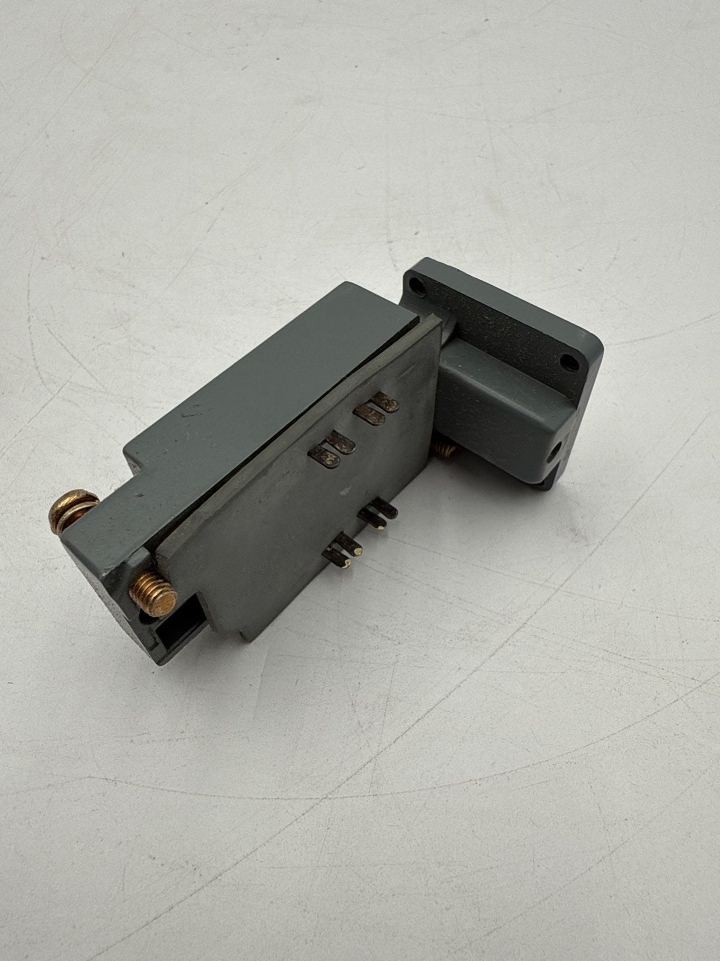 Cutler Hammer E51SCL Switch Body 120VAC 3 Wire Series B2 New