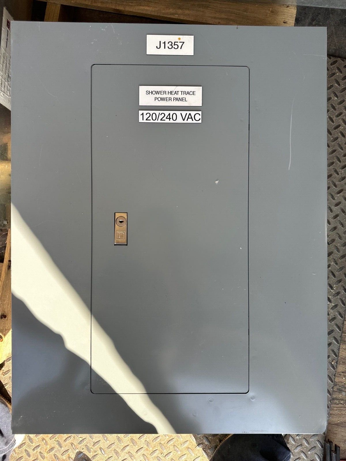 Square D NQOD20M100CU Panelboard 100A 240V 1PH 3W Indoor Encl 20 Circuit MCB P528 Used