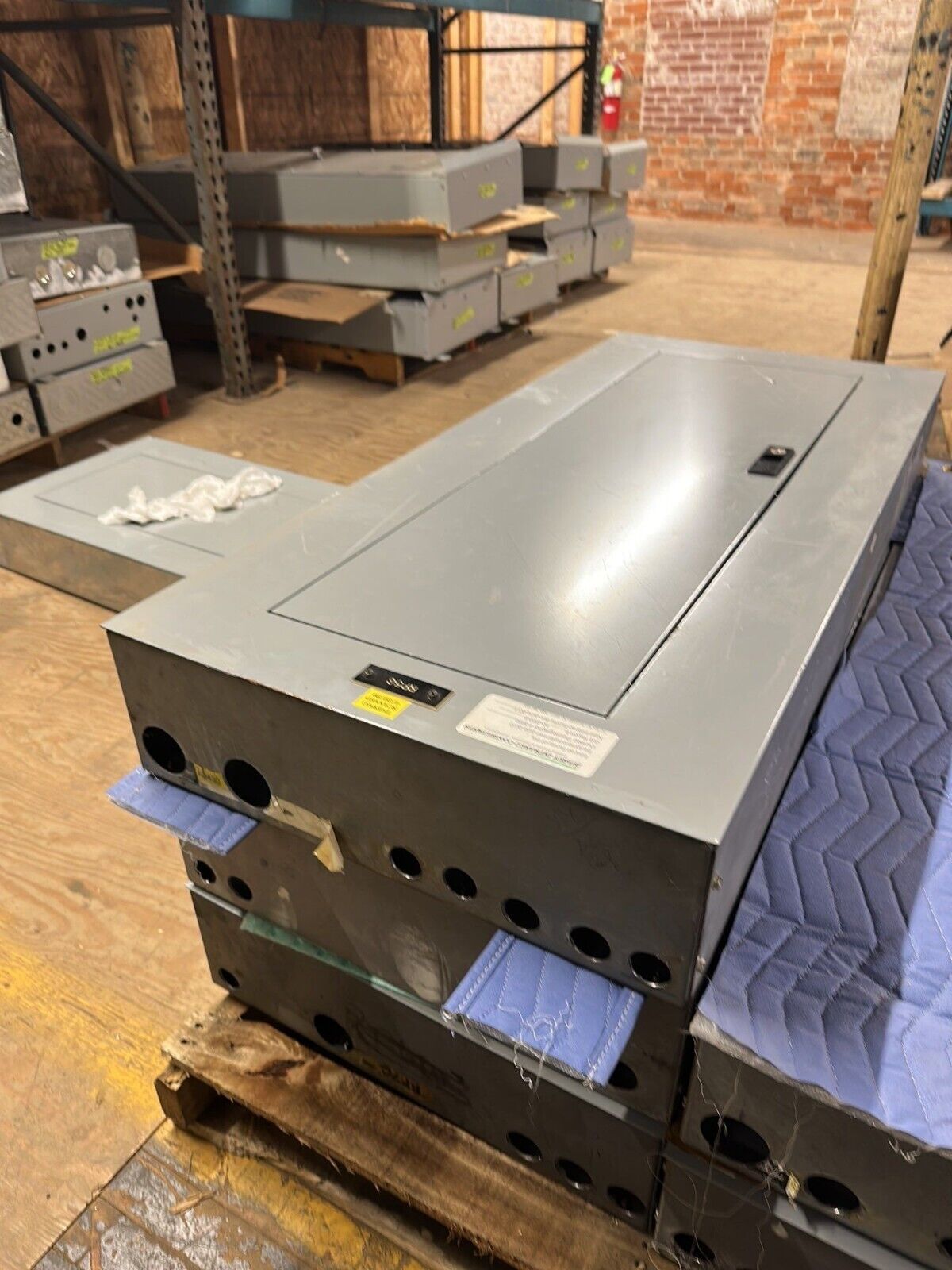 GE AQF3421ABX Panelboard 125A 208Y/120V 3PH 42 CIR Indoor Main THQB32100 MCB P030 Used