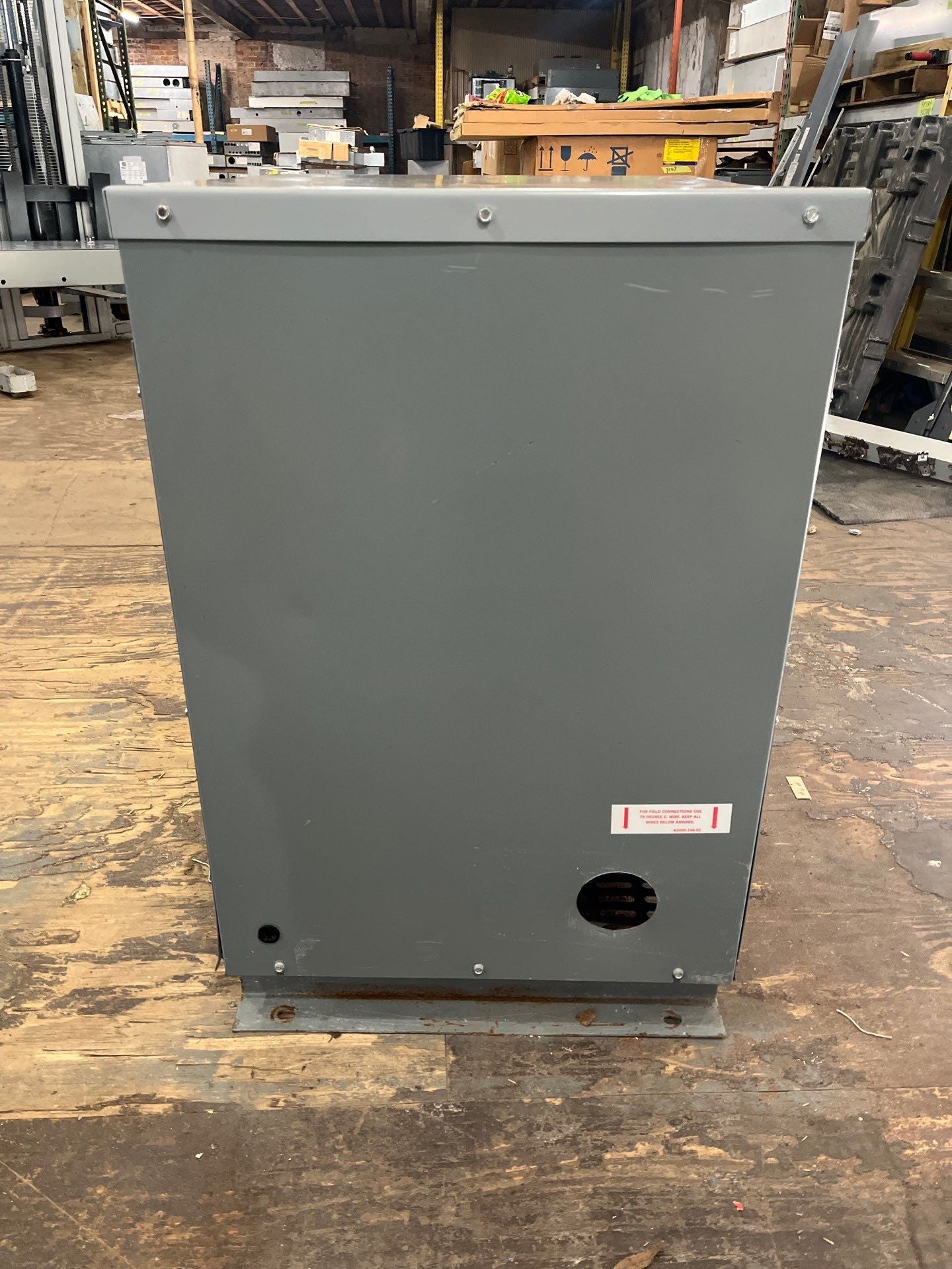 112.5 kVA Square D 112T3H Transformer Pri 480V Sec 208/120V 3PH Indoor Used