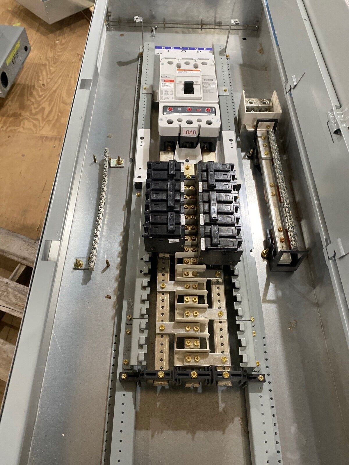 Eaton PRL1A Pow-R-Line Panelboard 400A 208Y/120V 3PH 4W Indoor Encl 30 Cir MCB P496 New