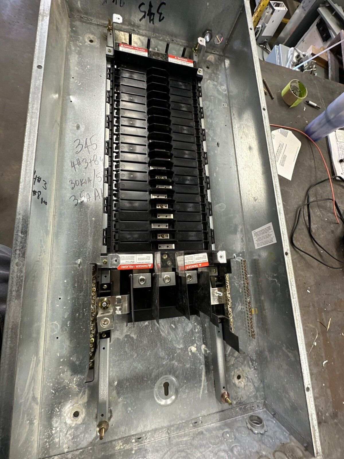 Square D NF Panelboard 250A 600V 3PH 4W MLO 42 Cir Main Lug Panel Indoor NEMA 1 P360 Used