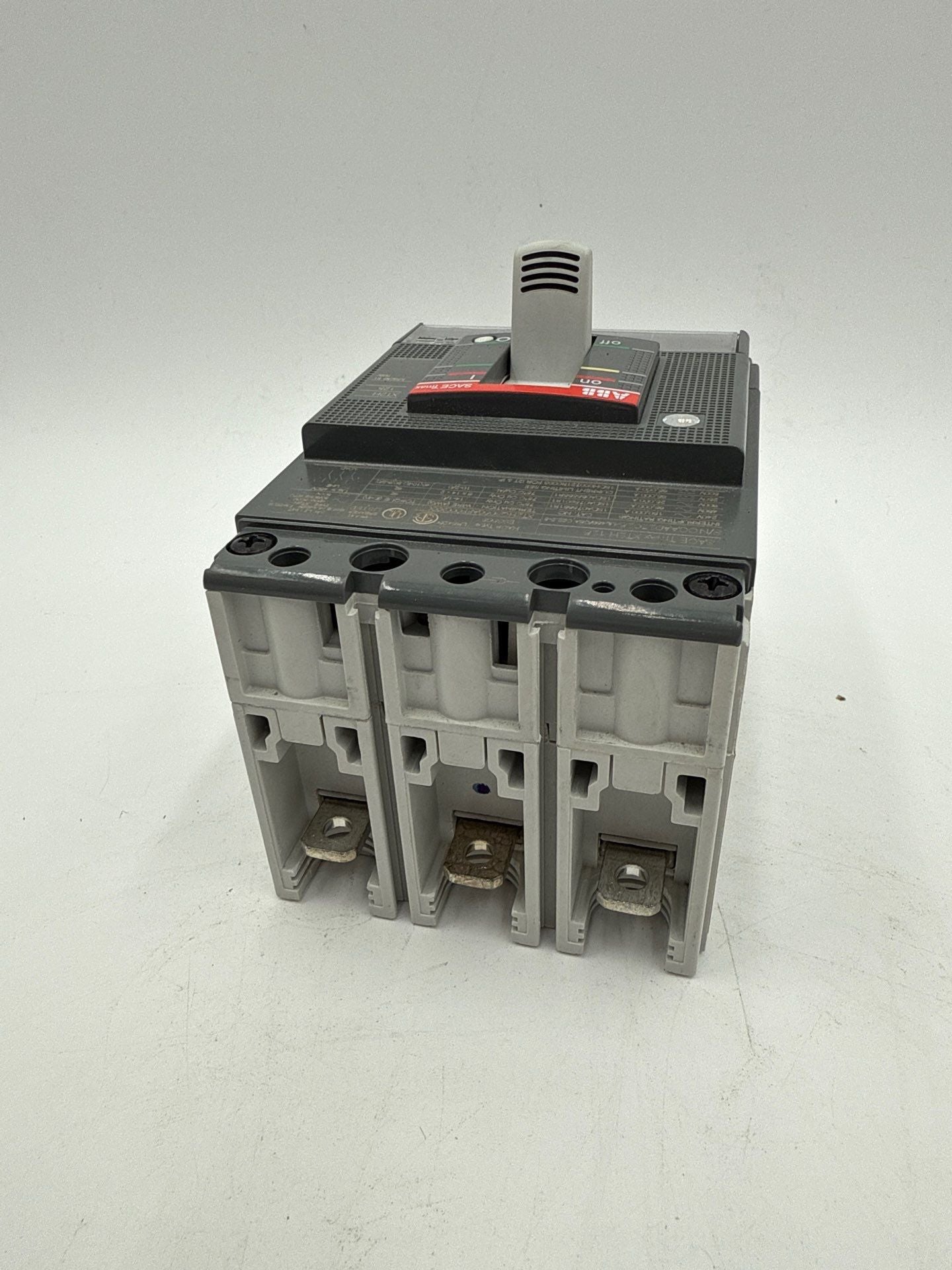 ABB XT2HQ3050AFF000XXX Circuit Breaker 50A 3P 600V SACE Tmax XT2H 125 Used