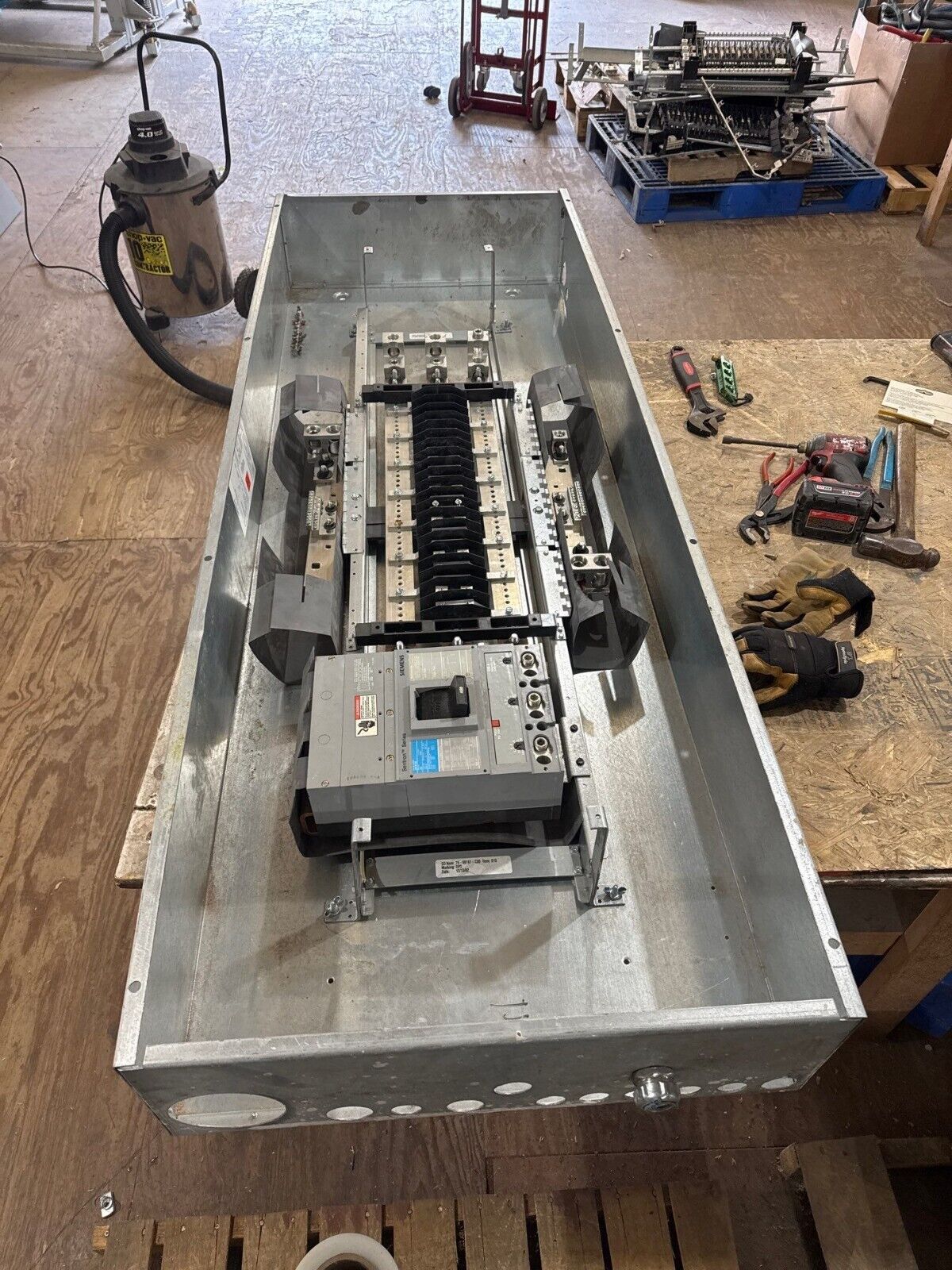 Siemens SEE42ML400ATS Panelboard 400A 480/277V 3PH 4W 42Cir MCB Indoor Encl P662 Used