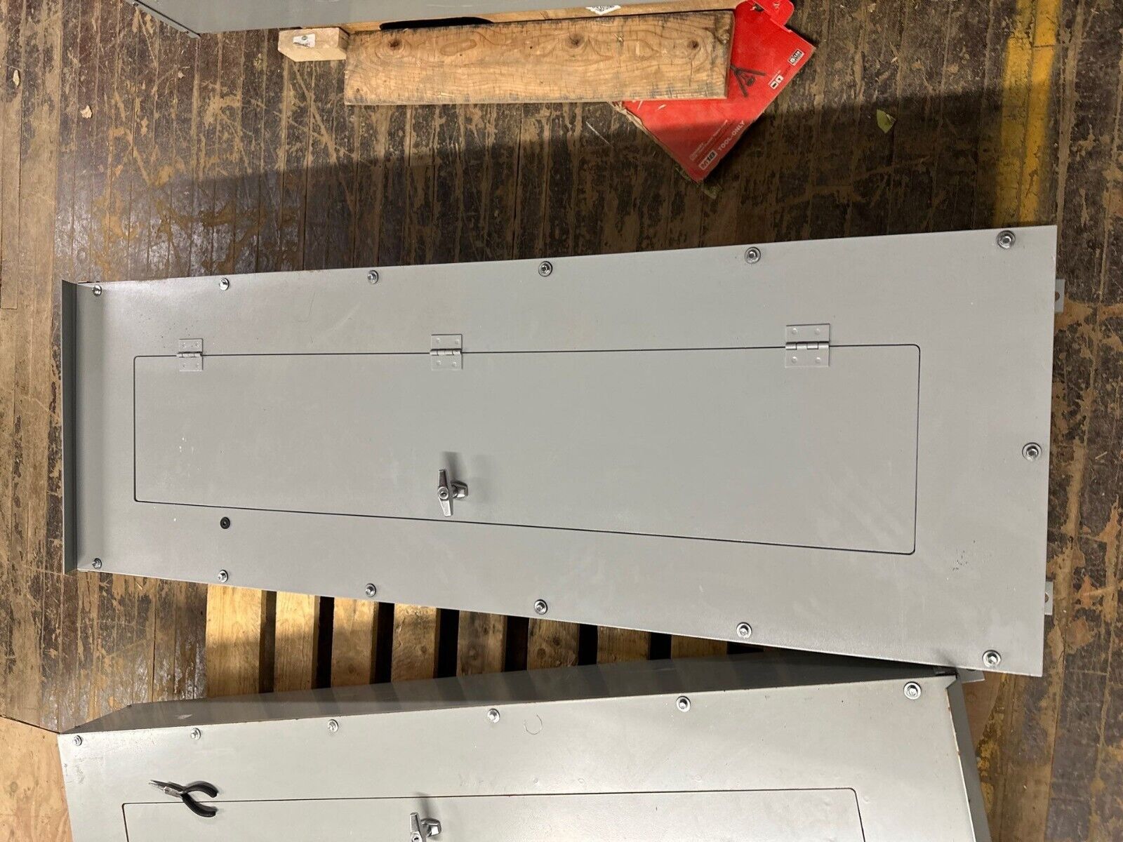 Eaton PRL3A Panelboard 400A 480Y/277V 3PH 4W 3R Outdoor Encl MLO 18 Cir Main Lug P281 Used