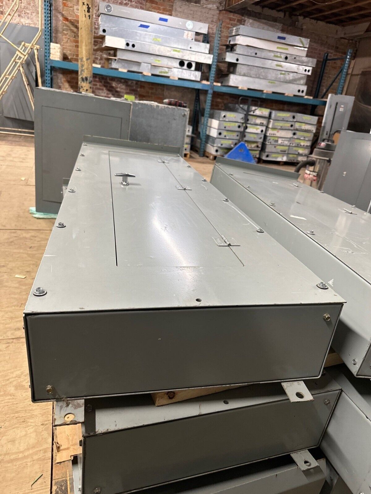 Eaton PRL3A Panelboard 400A 480Y/277V 3PH 4W 3R Outdoor Encl MLO Main Lug 18 Cir P289 Used