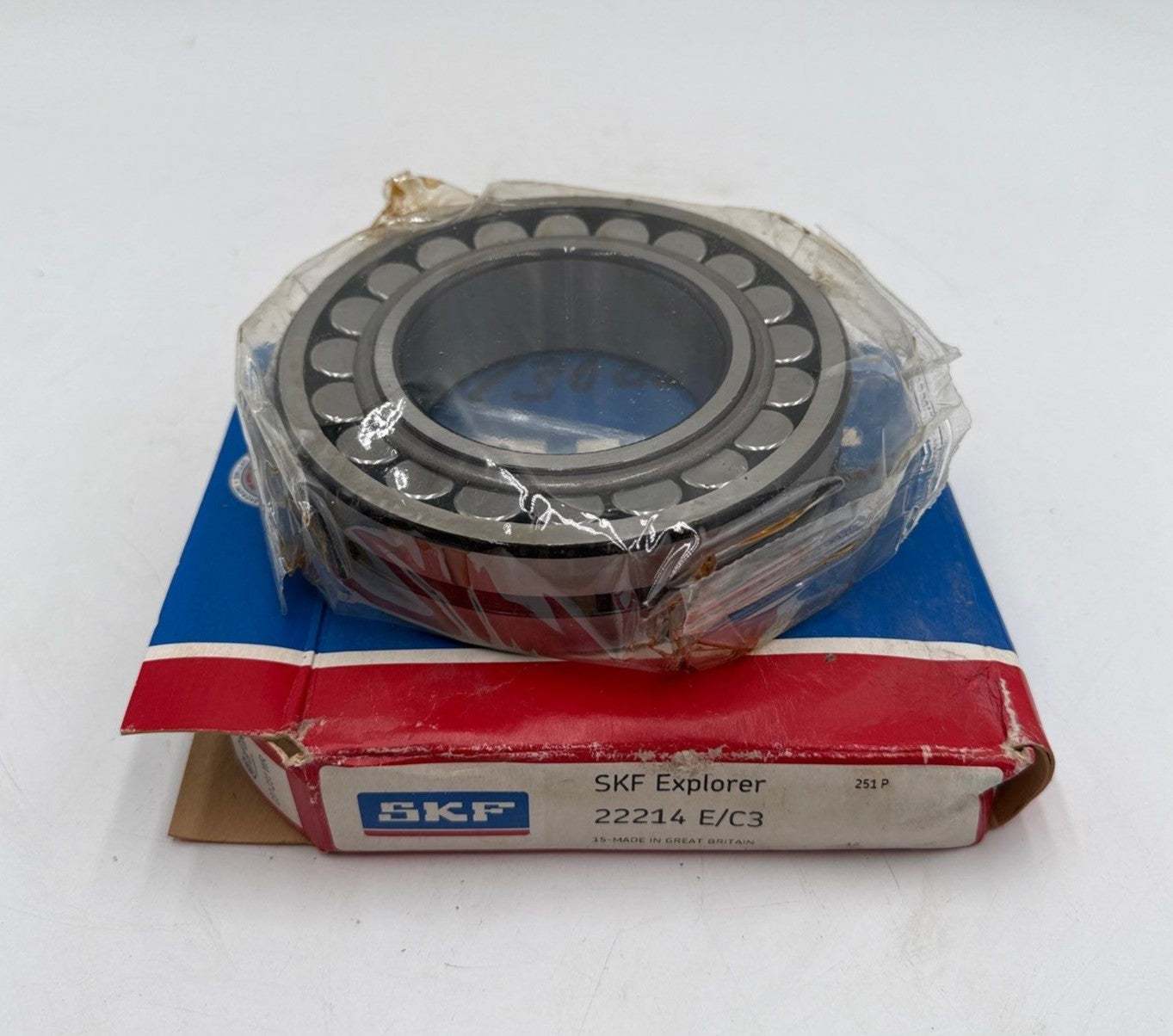SKF 22214 E/C3 Spherical Roller Bearing 70mm x 125mm x 31mm New