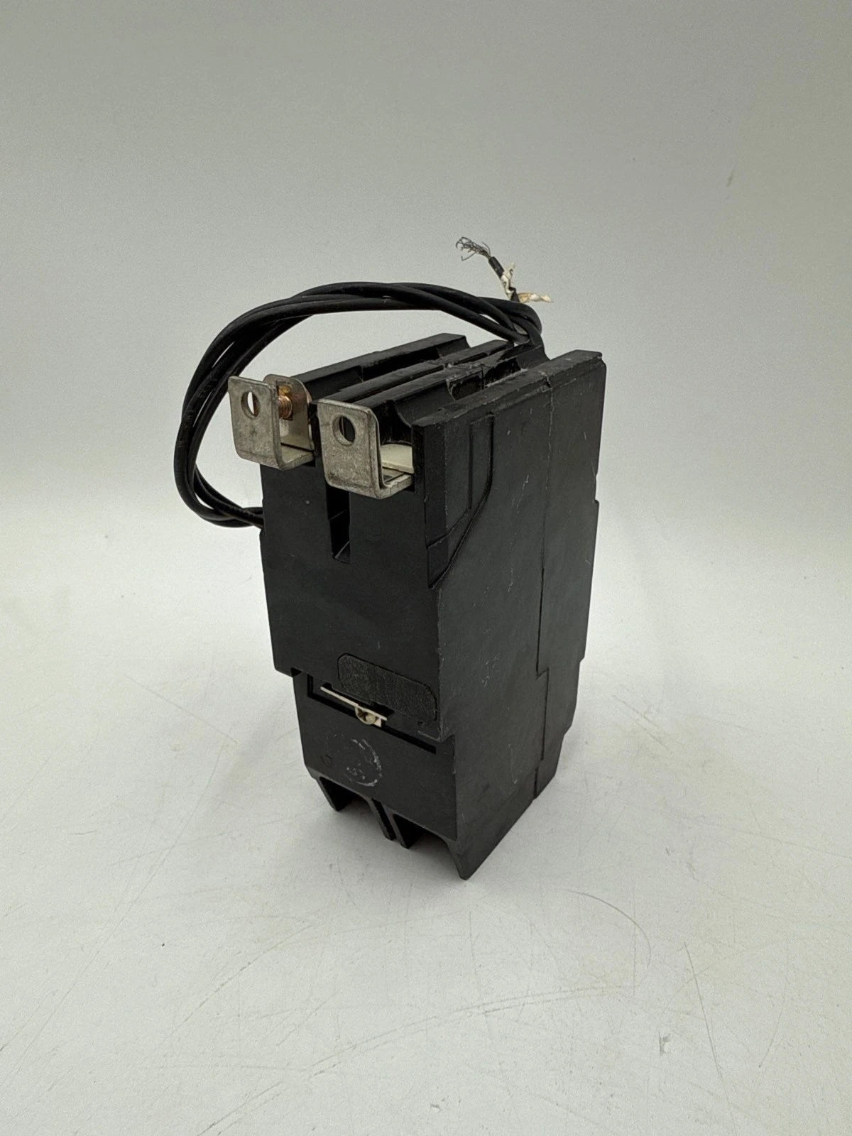 GE TEY220ST12 Circuit Breaker 20A 2P 480/277V TEY 20 Amp 2 Pole Shunt Trip 120V Used