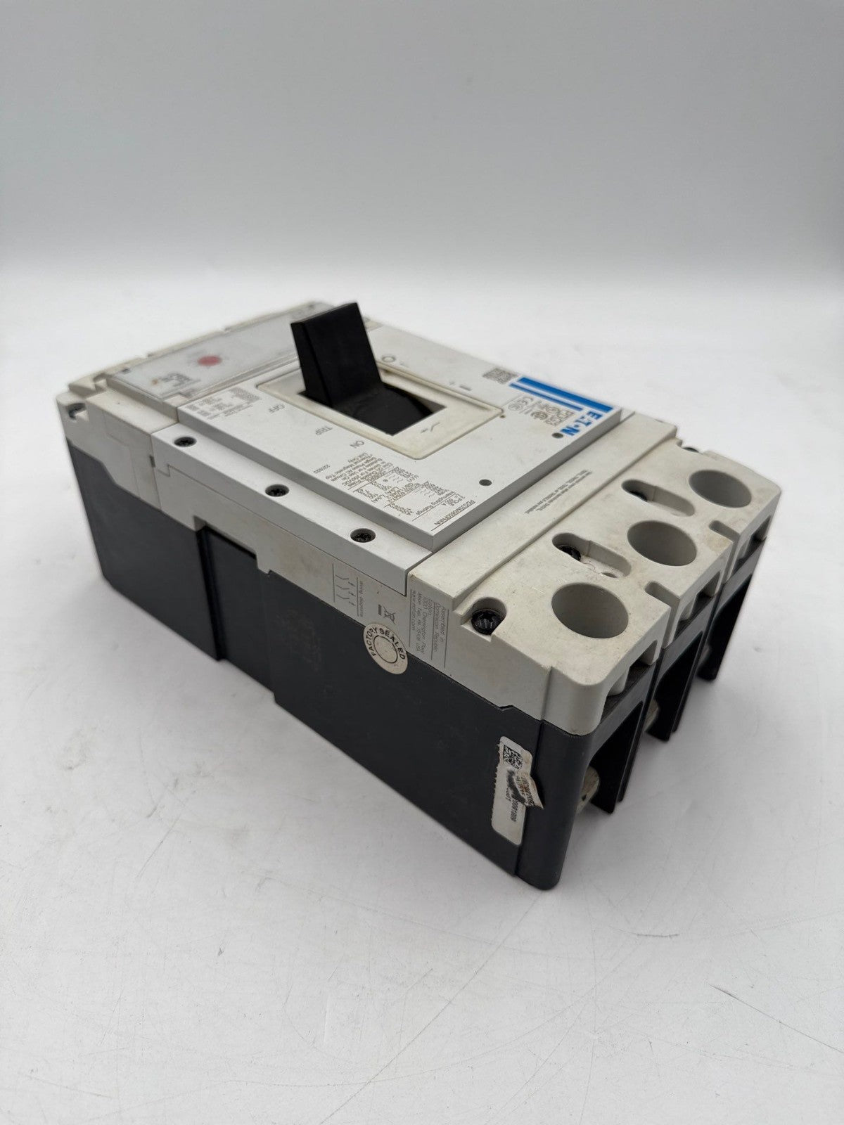 Eaton PDG33M0600FNNN Circuit Breaker 3P 600V w/ 400A Trip PDG3XTFA3H400 400 Amp Used