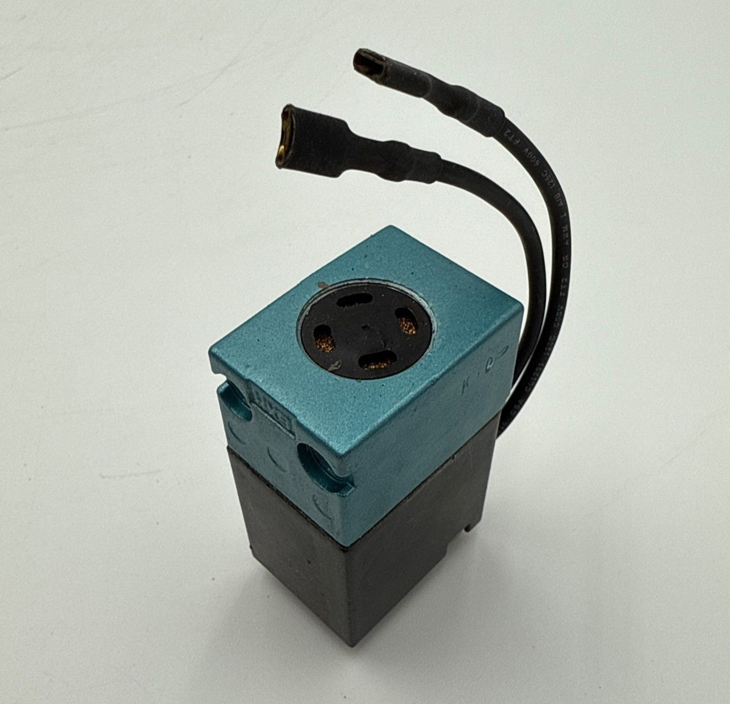 MAC PME-111DABE Solenoid Pilot Valve 110-120V 6.8 W Plug In Single Operator New