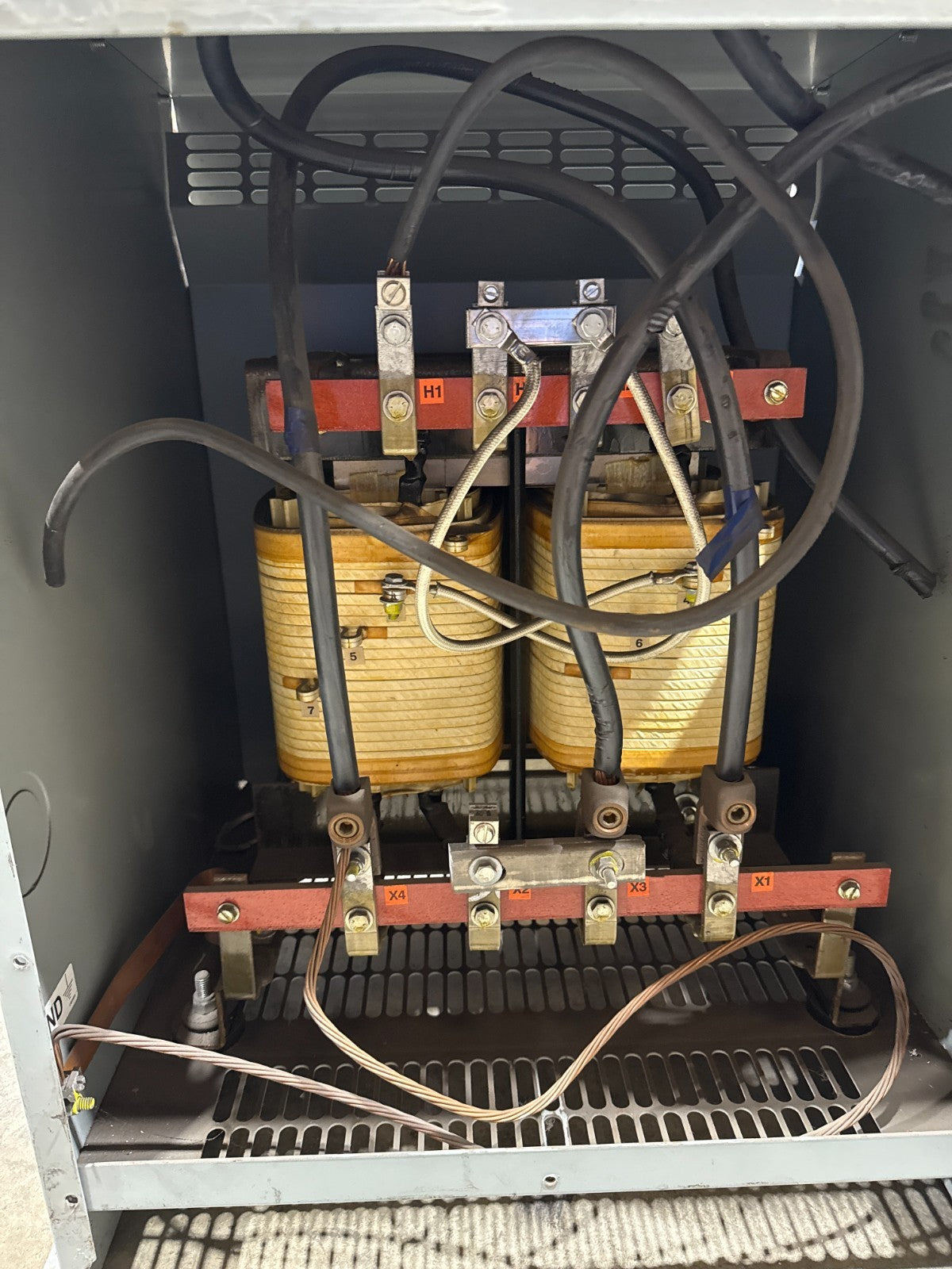 25kVA Hammond NMF025LE Transformer Pri 240/480V Sec 120/240V 1PH Outdoor 3R Encl Used