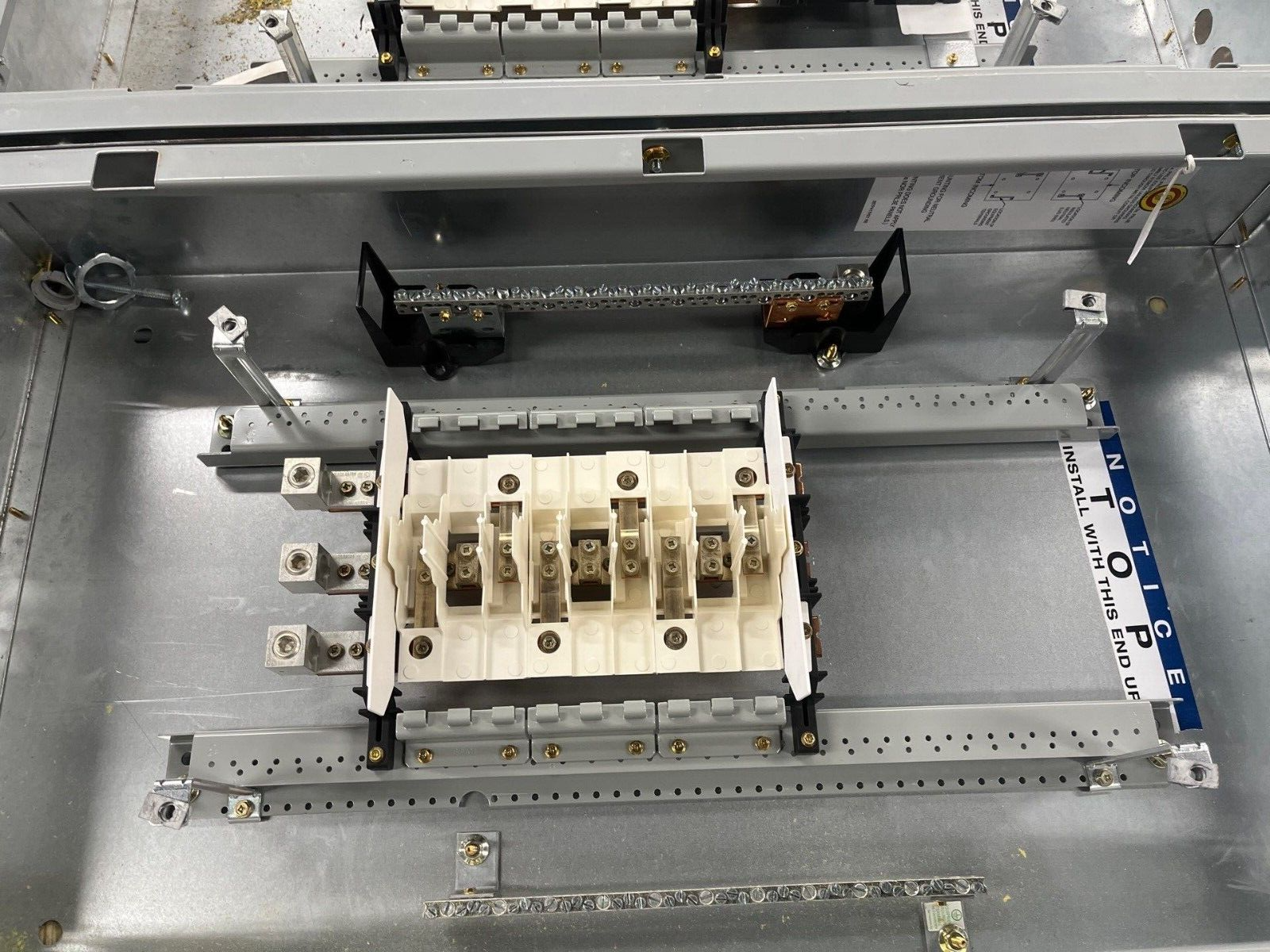 Eaton PRL2A Panelboard 125A 480/277V 3PH 4W Indoor Encl MLO 18 Circuit EZB2036R P598 Used