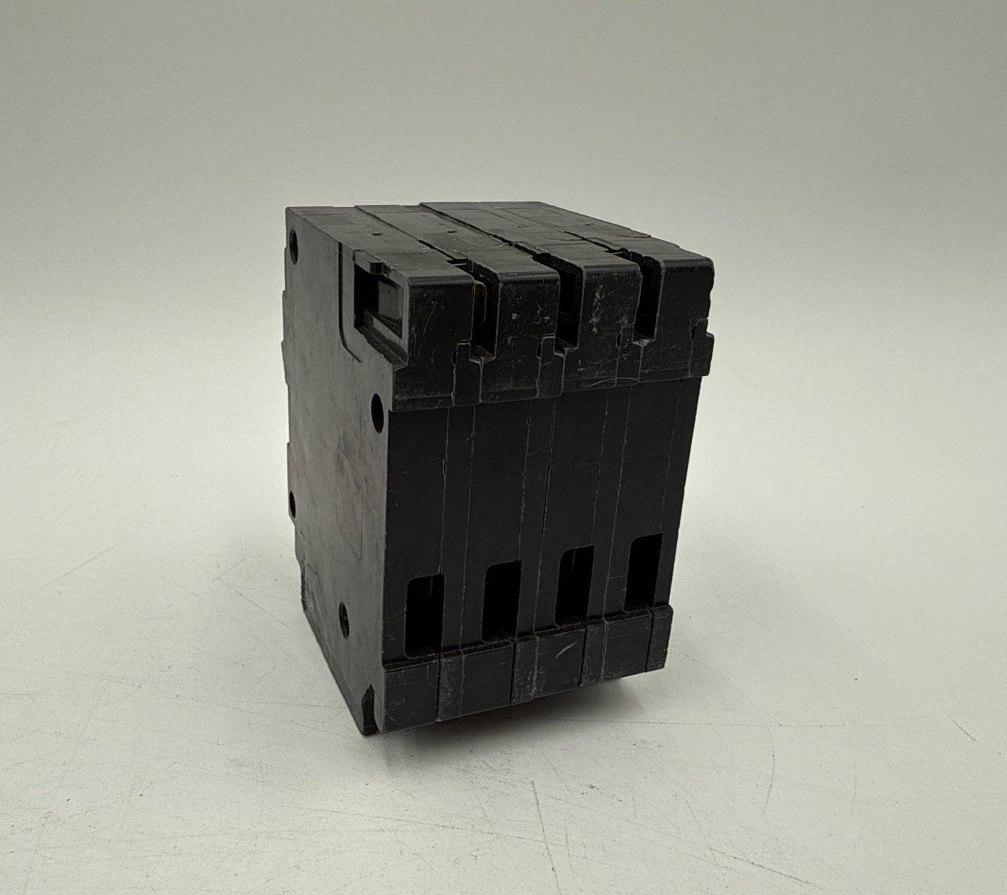 Siemens Q22020 Circuit Breaker Two 2 Pole 20 Amp 120/240V QT Plug-On Quad New