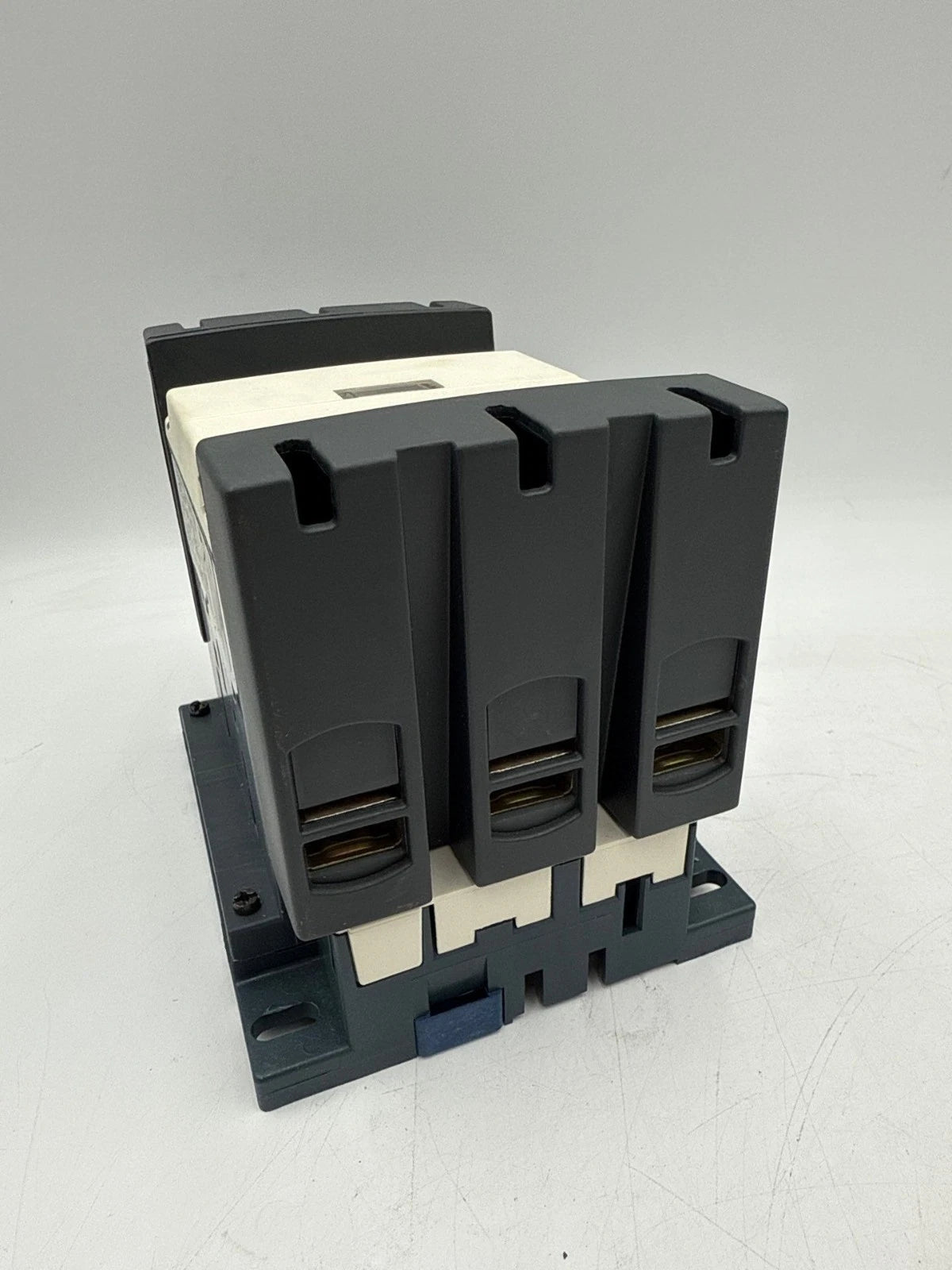 Telemecanique LC1D115 Contactor 160A 3P 600V 3PH 100HP Coil 120V LC1D115G6 Used