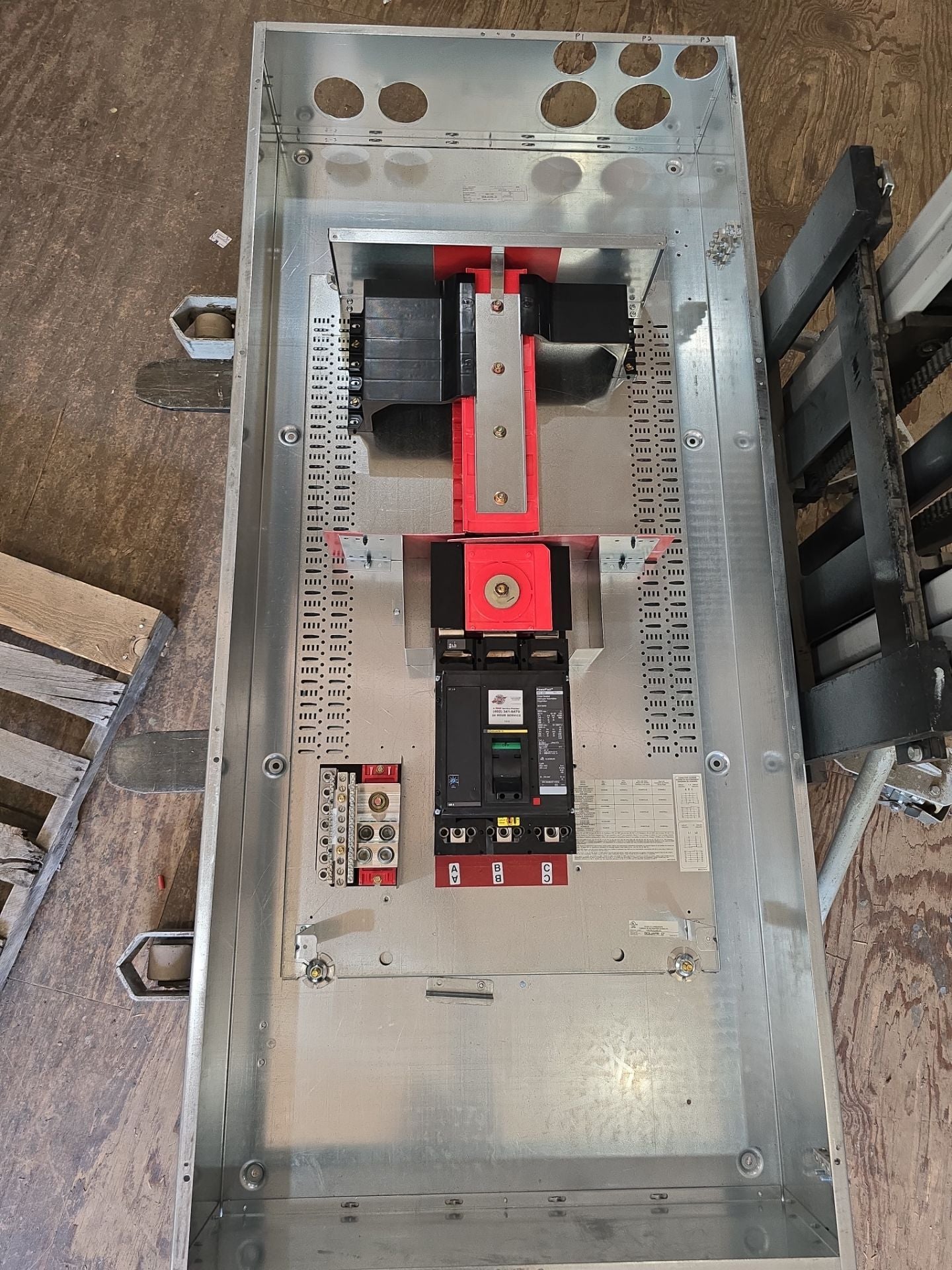 Square D I-Line Panelboard 450A 208/120V 3PH 4W MCB 450 Amp Panel 24 Cir MGP36450 Used