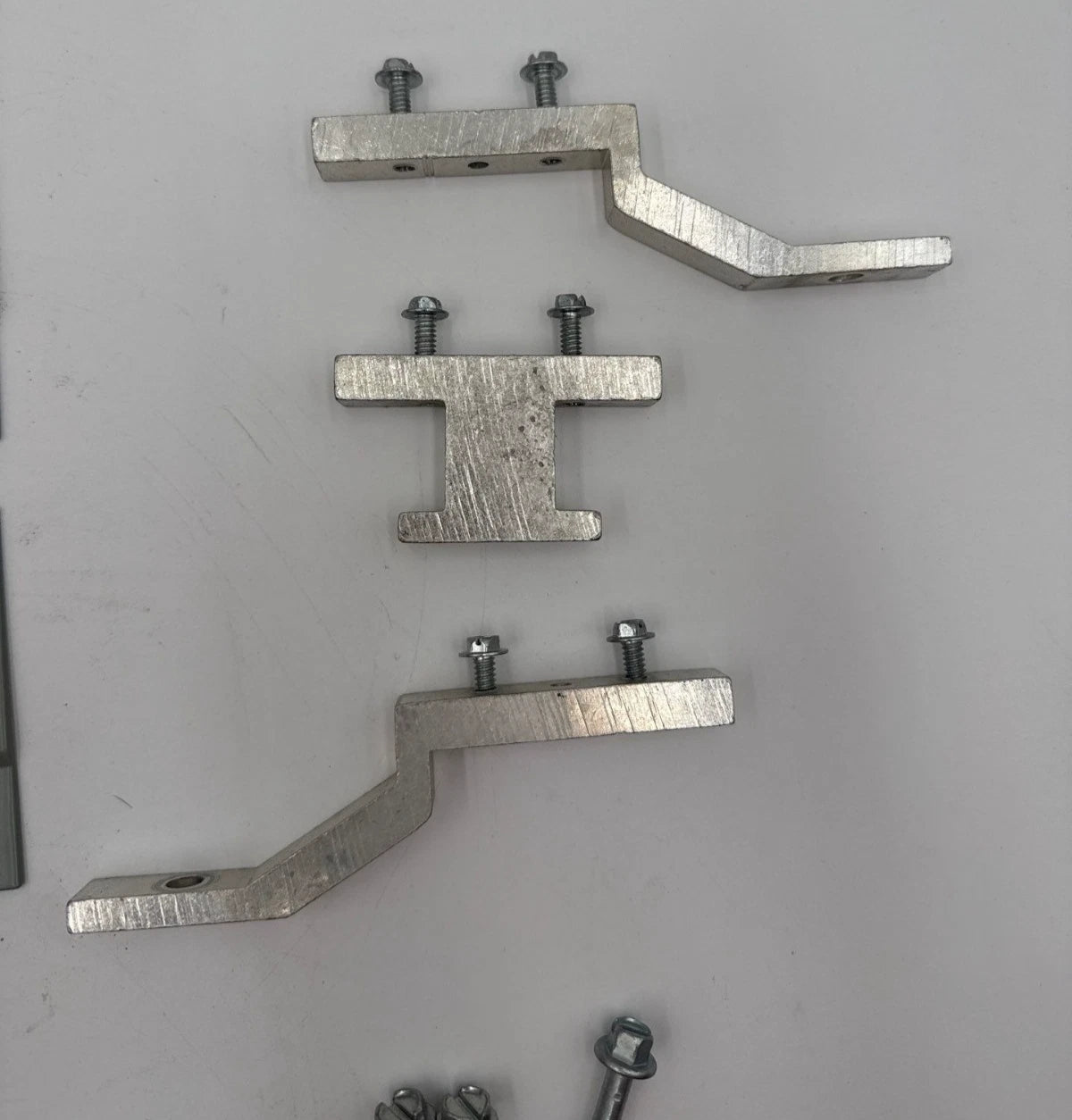 Siemens BBKVA4P2P3 Twin Strap Kit For 3VA41 Breakers 125A Max P2 or P3 Panel Used