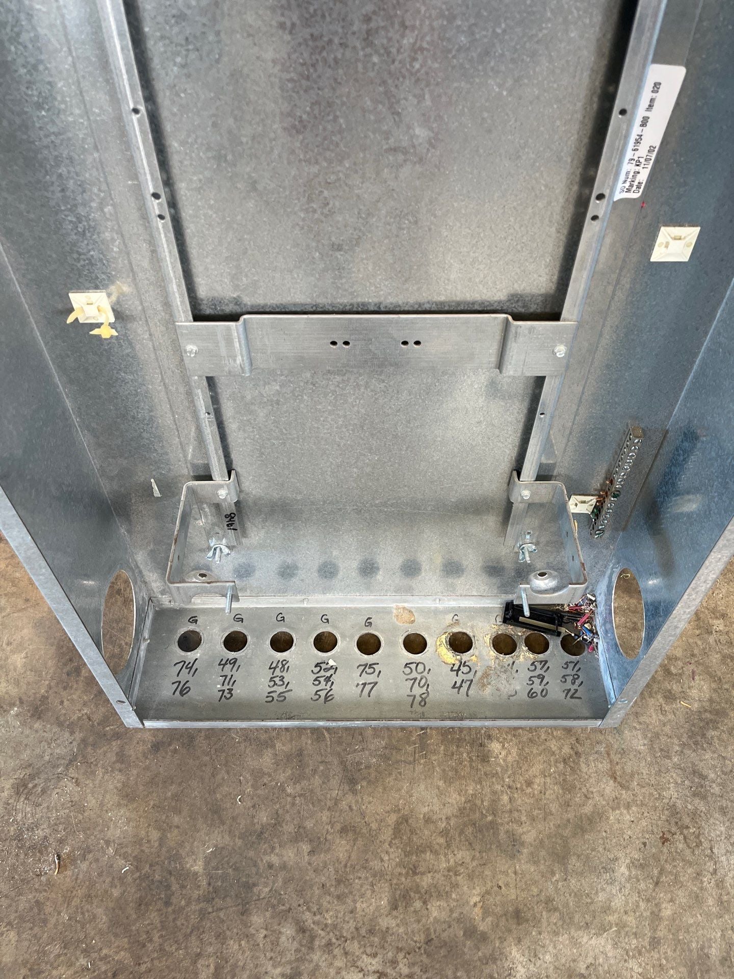 Siemens P1C42ML400ABF P1 Panelboard 400A 208/120V 3PH 4W 42 Cir MLO Indoor Encl B68 Box Used