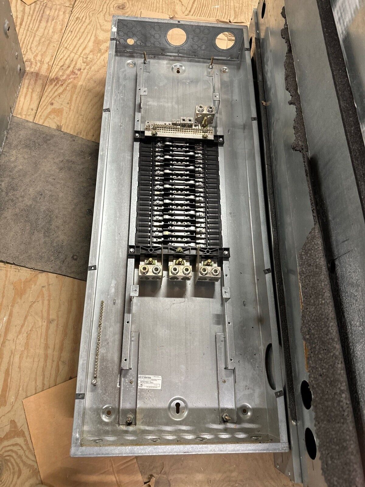 Square D NQOD442L400 Panelboard 400A 208Y/120V 3PH 4W Indoor Encl 42 Circuit MLO P470 Used