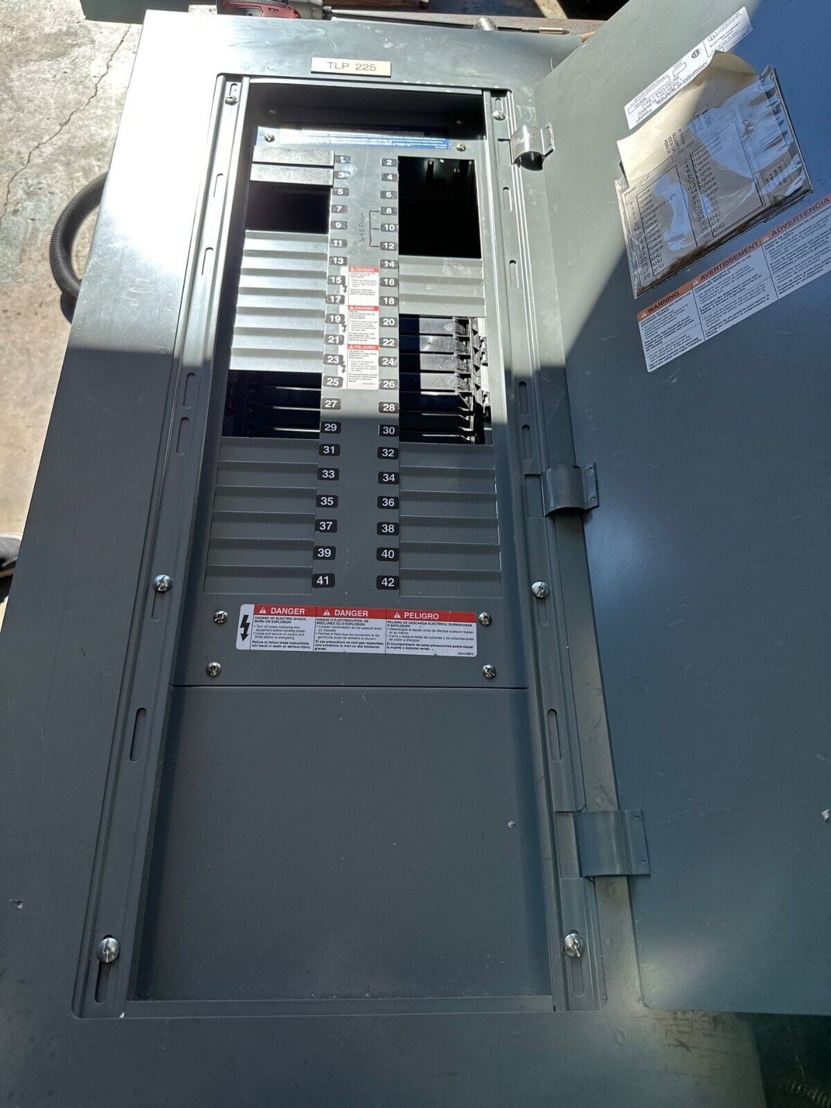 Square D NF Panelboard 250A 600Y/347V 3PH 4WIndoor Encl Main Lug MLO 42 Circuit P333 Used