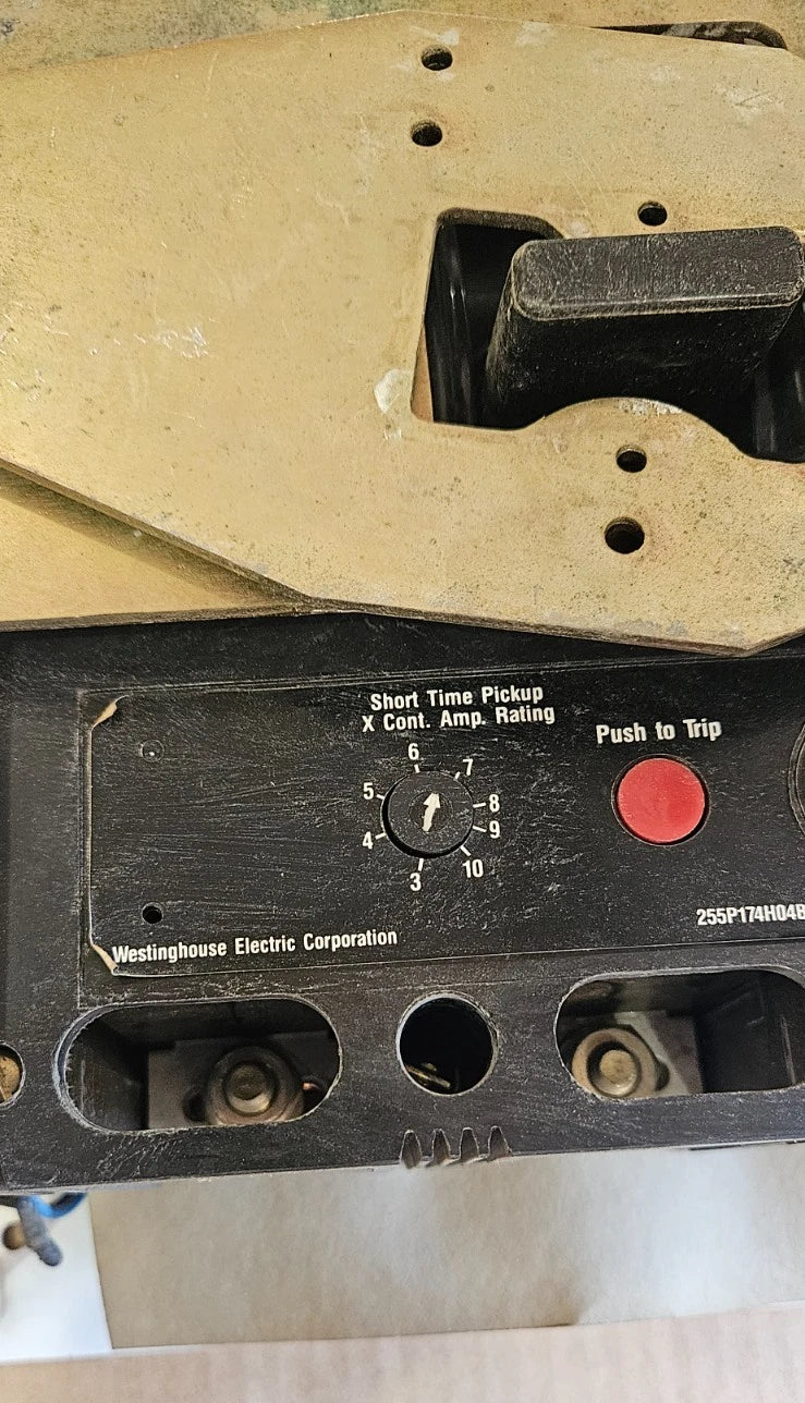 Allen Bradley 2100 Centerline 600A 600V Main Breaker MCC Bucket LC3600 Used