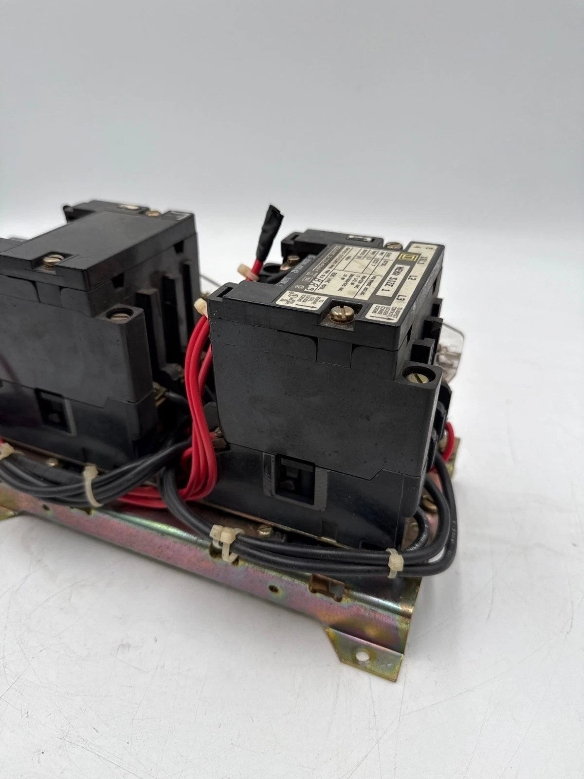 Square D 8736 SC07 Reversing Starter NEMA Size 1 27A 3P 600V 10HP Coil 110/120V Used