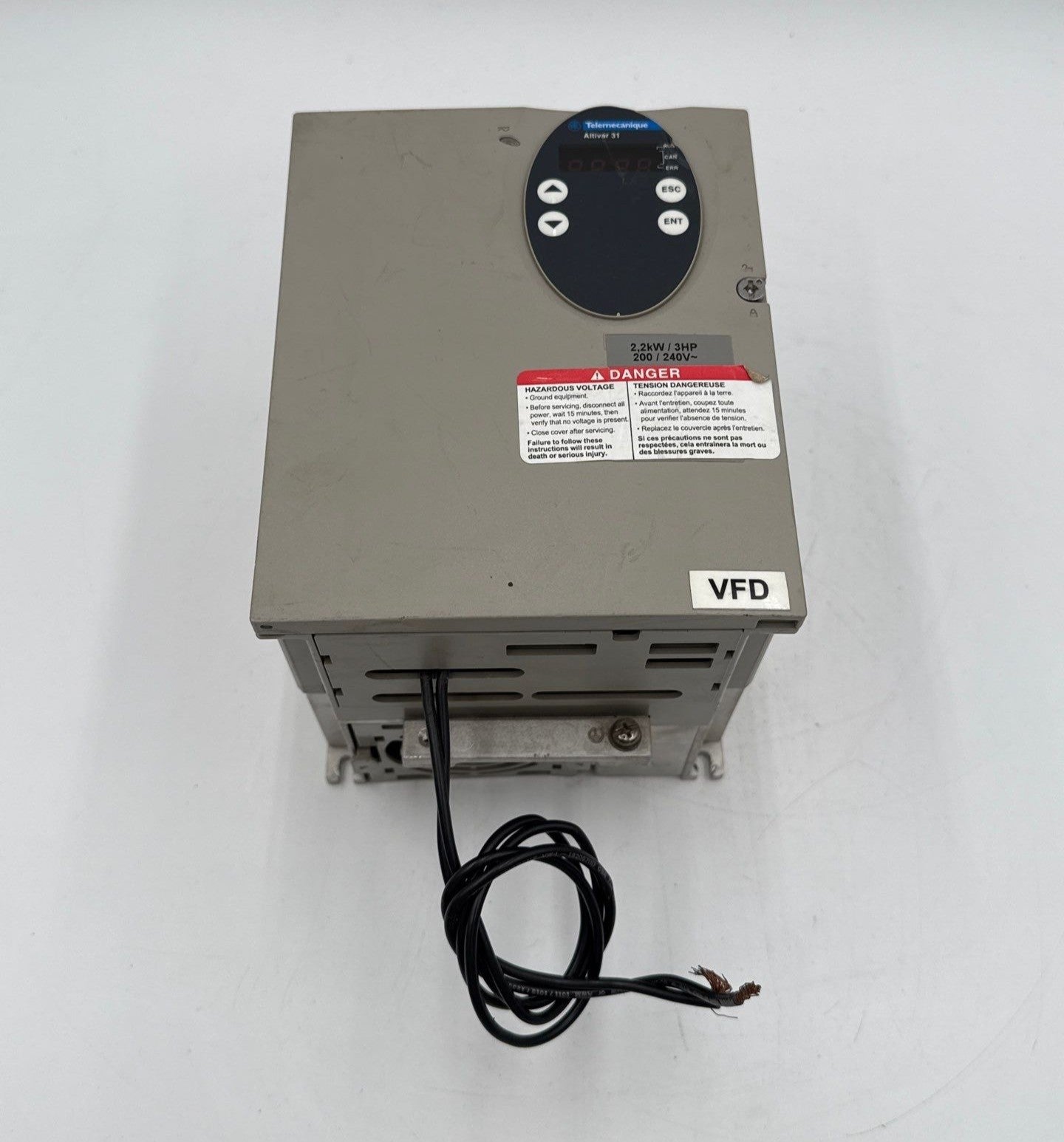 Telemechanique ATV31HU22M2 2.2 kw 3 HP Variable Frequency Altivar Inverter Drive Used